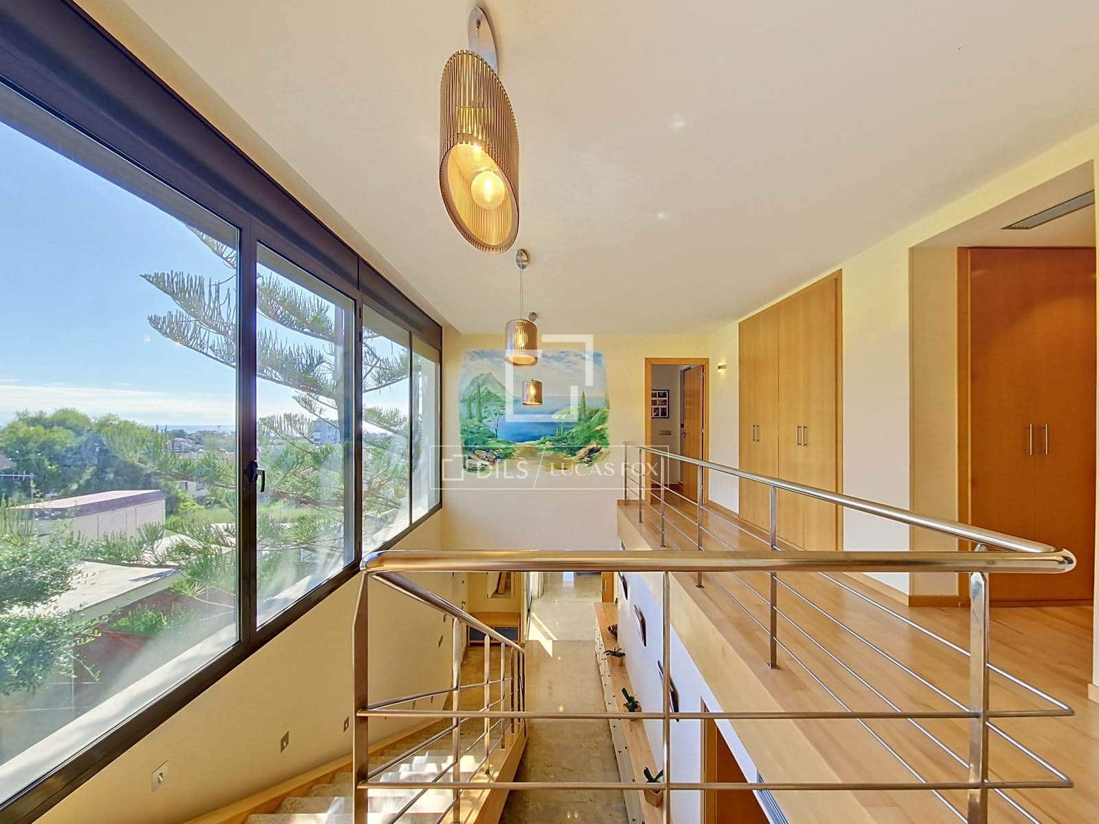 7 soverom Villa til salgs i Cunit med svømmebasseng garasje - € 1 200 000 (Ref: 10148129)