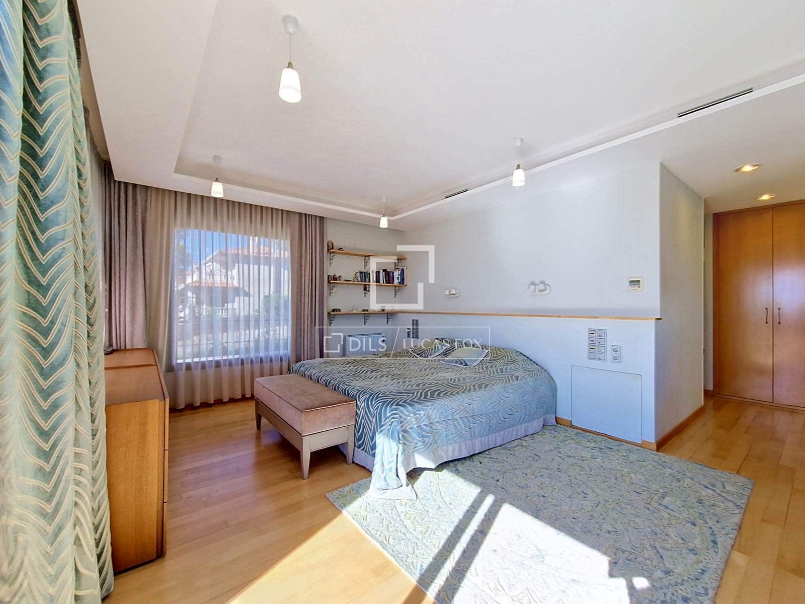 7 soverom Villa til salgs i Cunit med svømmebasseng garasje - € 1 200 000 (Ref: 10148129)