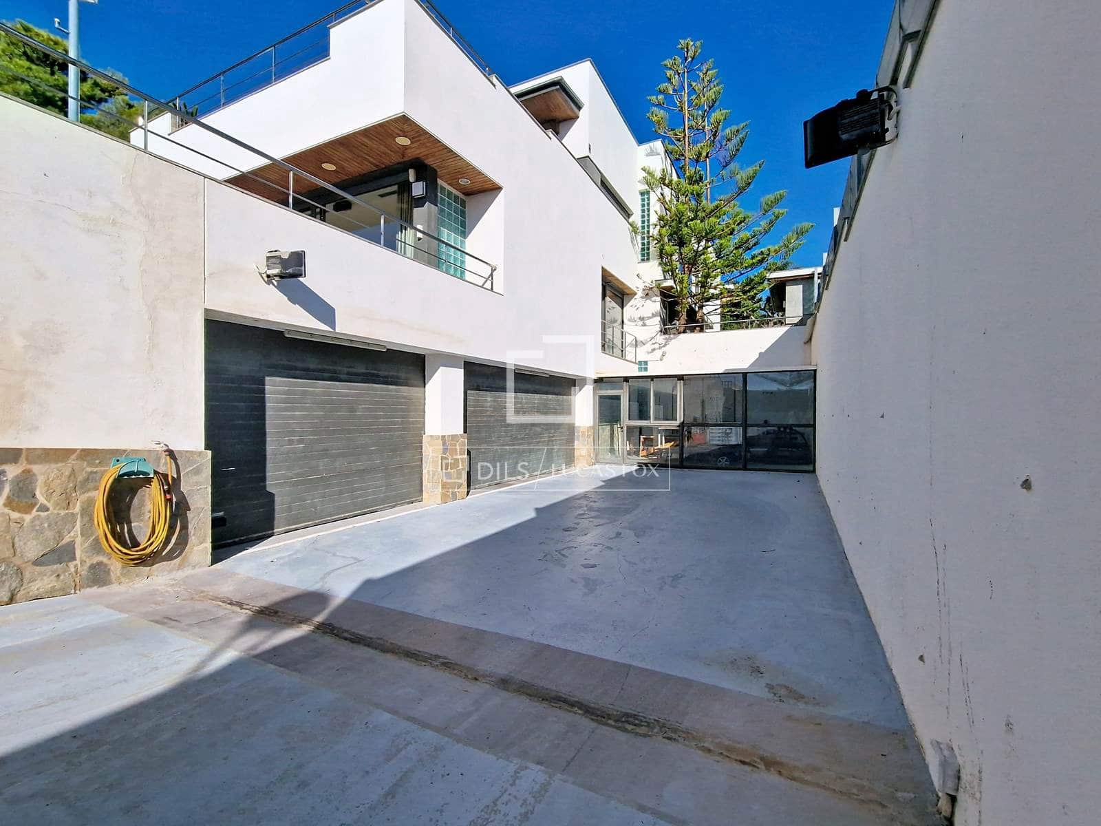 7 soverom Villa til salgs i Cunit med svømmebasseng garasje - € 1 200 000 (Ref: 10148129)