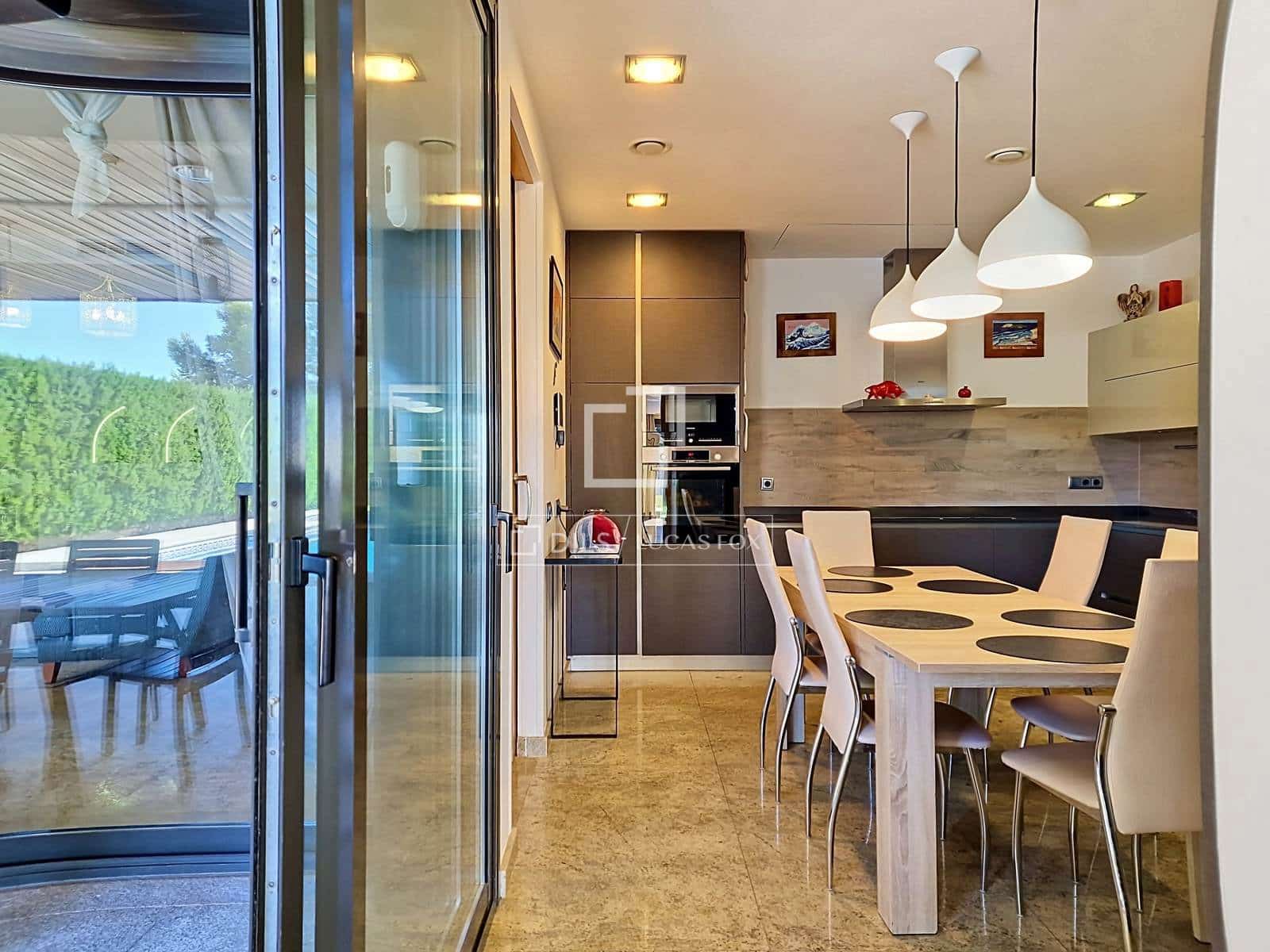 7 soverom Villa til salgs i Cunit med svømmebasseng garasje - € 1 200 000 (Ref: 10148129)