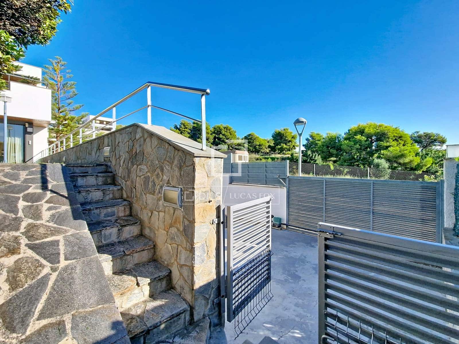 7 soverom Villa til salgs i Cunit med svømmebasseng garasje - € 1 200 000 (Ref: 10148129)