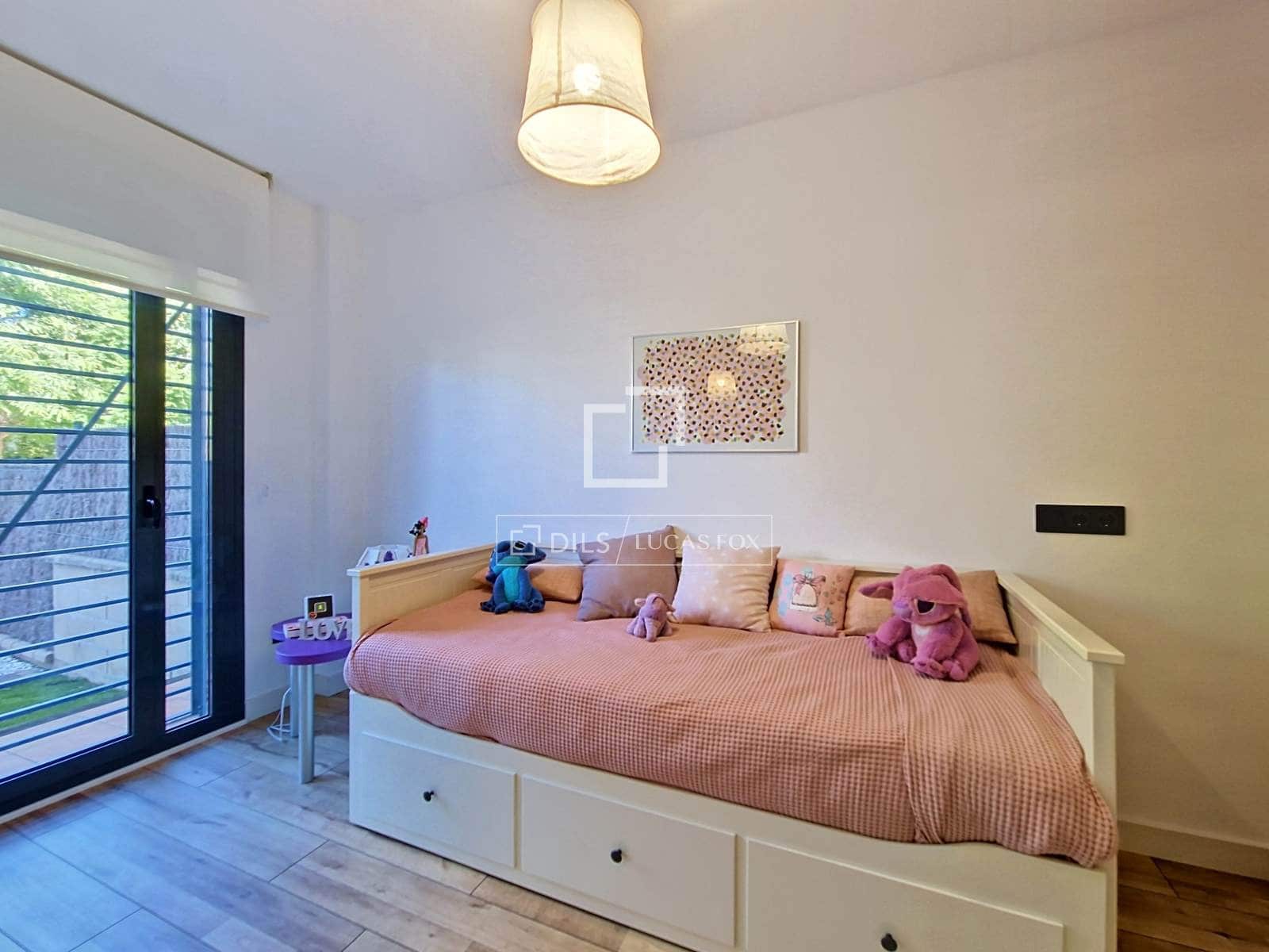 4 bedroom Apartment for sale in Cubelles with pool garage - € 649,000 (Ref: 10148160)