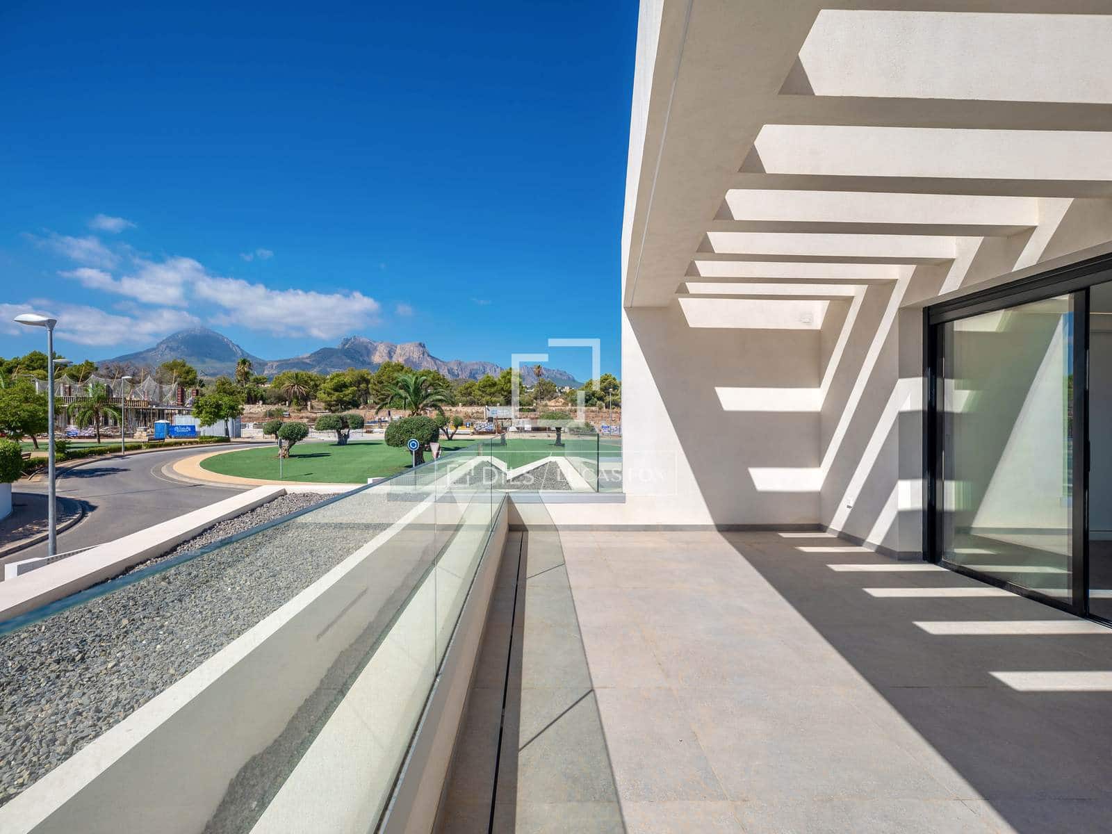 3 bedroom Villa for sale in La Nucia with pool garage - € 1,299,000 (Ref: 10154380)