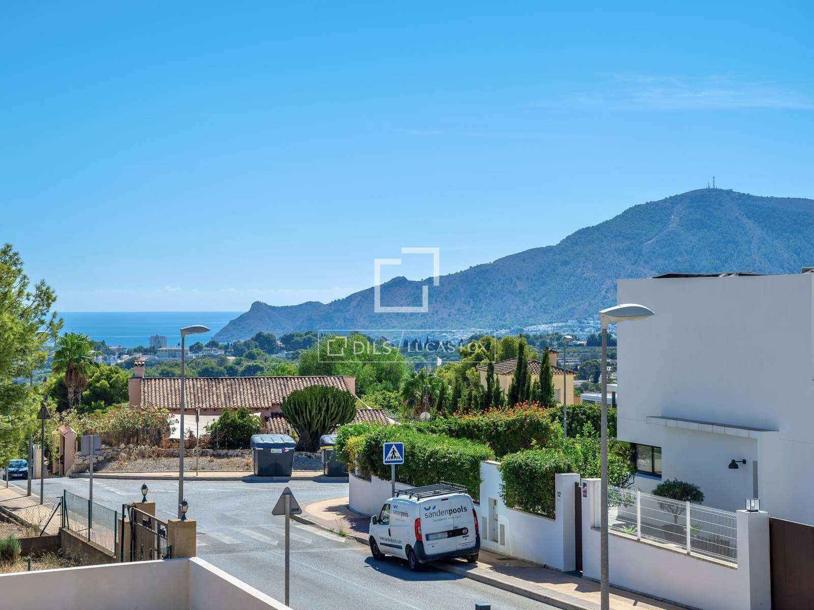 3 bedroom Villa for sale in La Nucia with pool garage - € 1,299,000 (Ref: 10154380)
