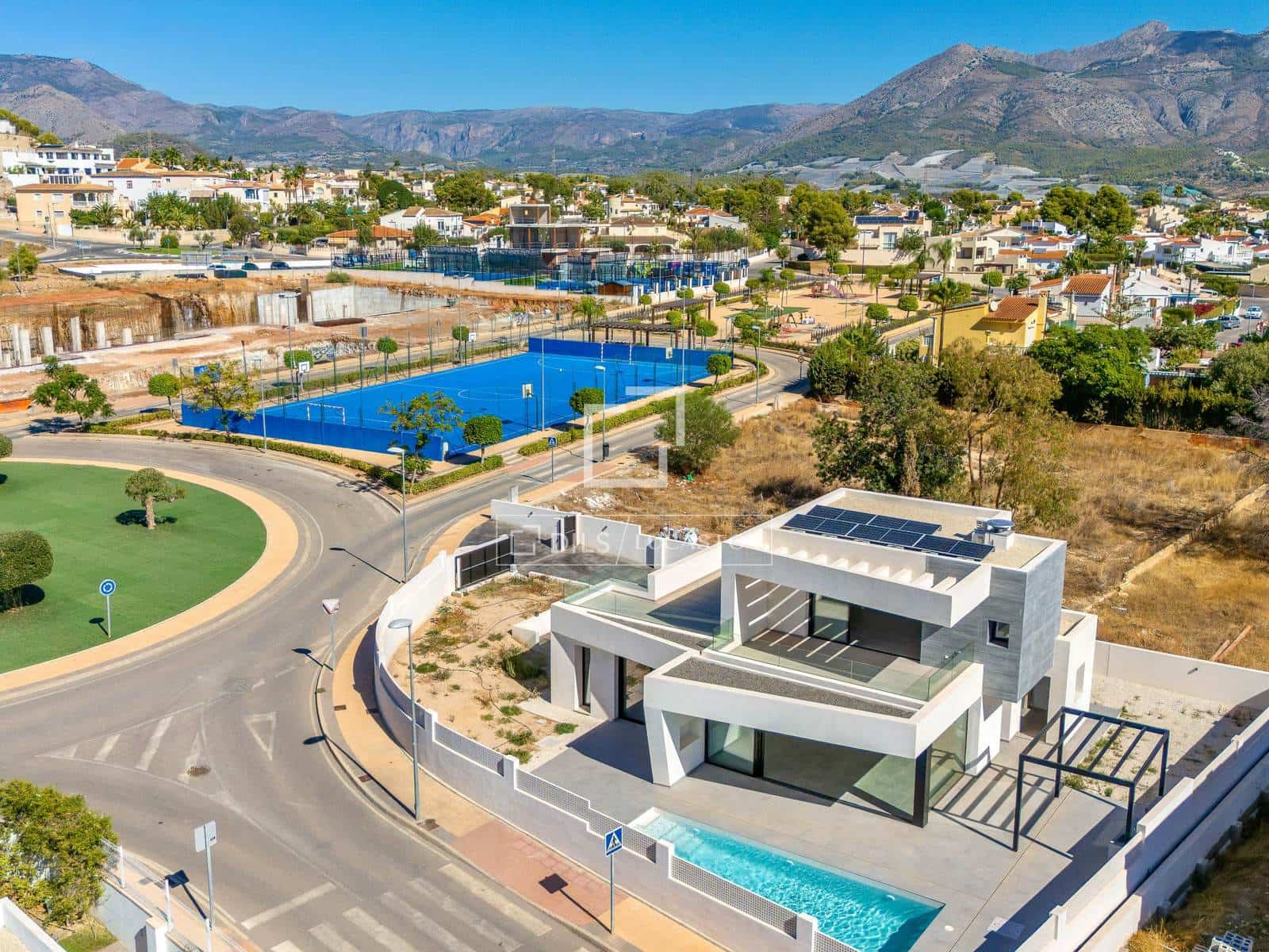 3 bedroom Villa for sale in La Nucia with pool garage - € 1,299,000 (Ref: 10154380)