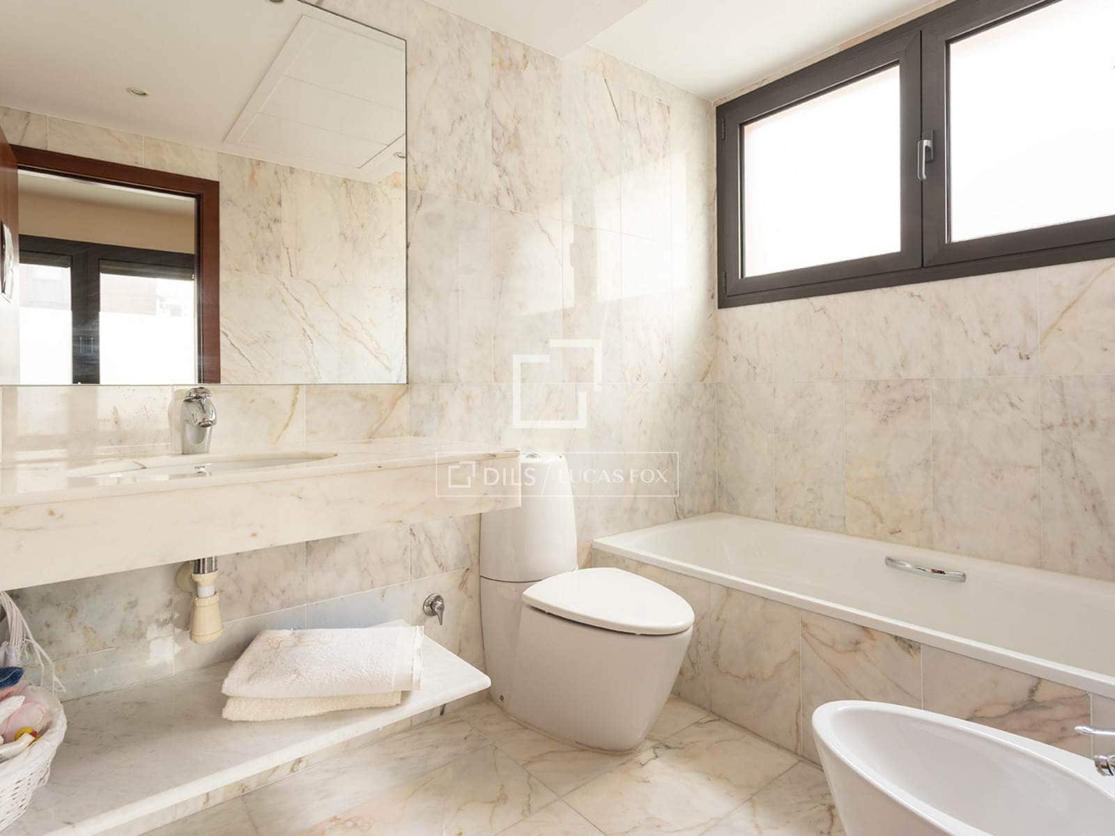 2 slaapkamer Appartement te huur in Barcelona stad met zwembad garage - € 2.868 (Ref: 10154382)
