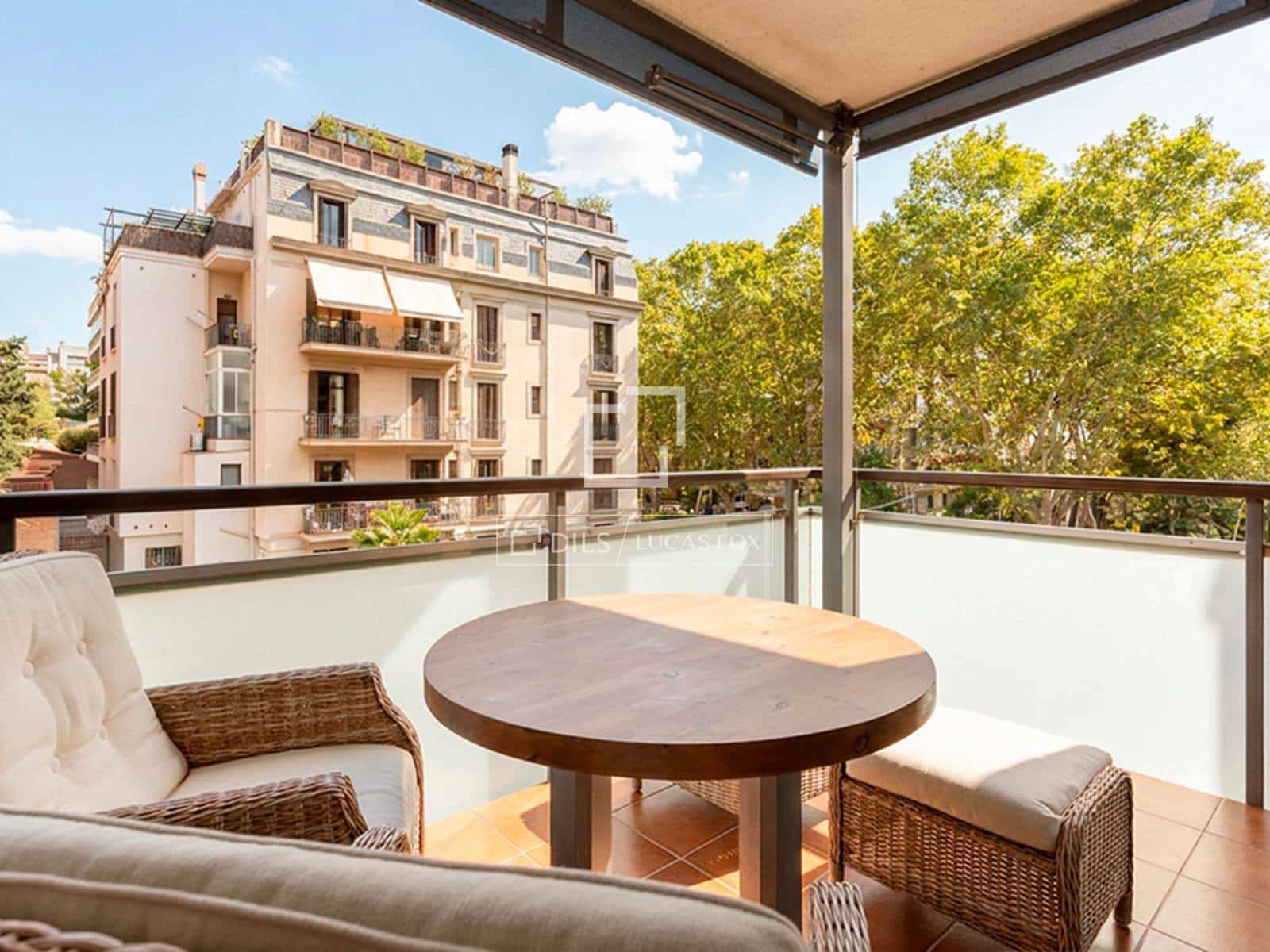 2 slaapkamer Appartement te huur in Barcelona stad met zwembad garage - € 2.868 (Ref: 10154382)