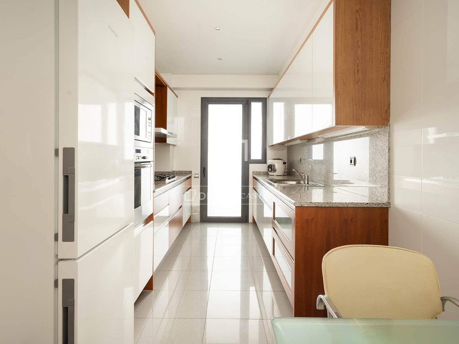 2 slaapkamer Appartement te huur in Barcelona stad met zwembad garage - € 2.868 (Ref: 10154382)