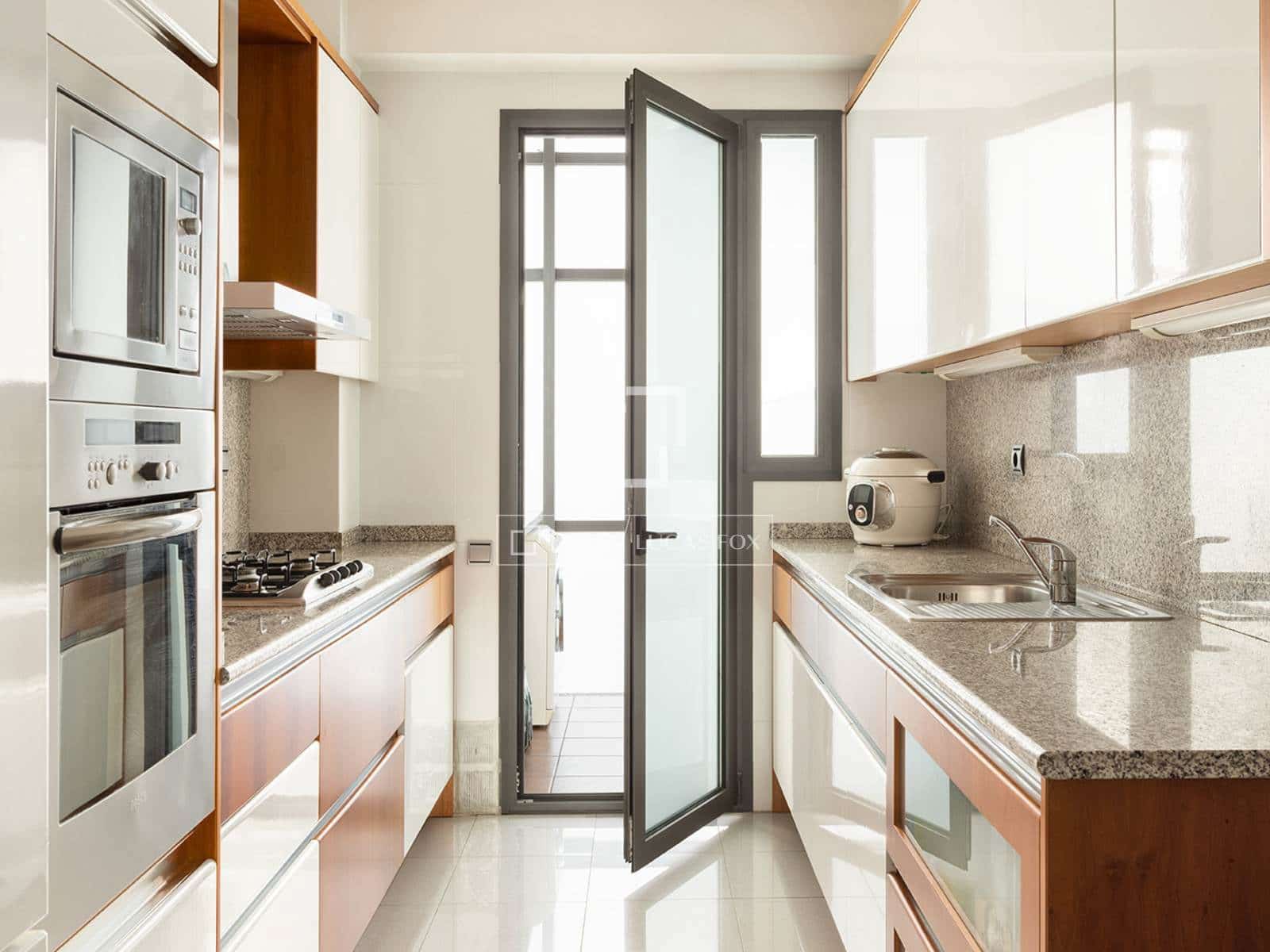 2 slaapkamer Appartement te huur in Barcelona stad met zwembad garage - € 2.868 (Ref: 10154382)