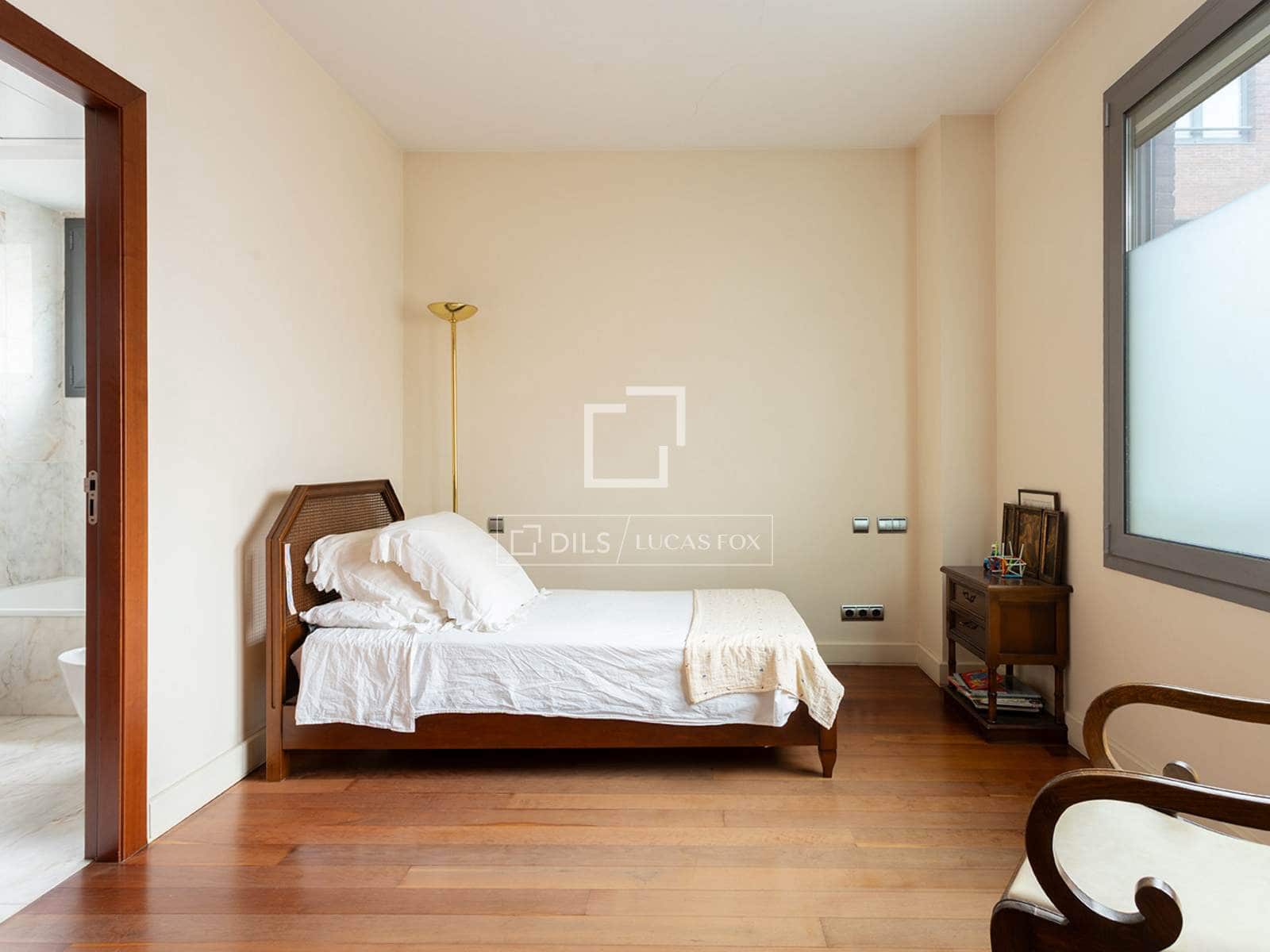 2 slaapkamer Appartement te huur in Barcelona stad met zwembad garage - € 2.868 (Ref: 10154382)