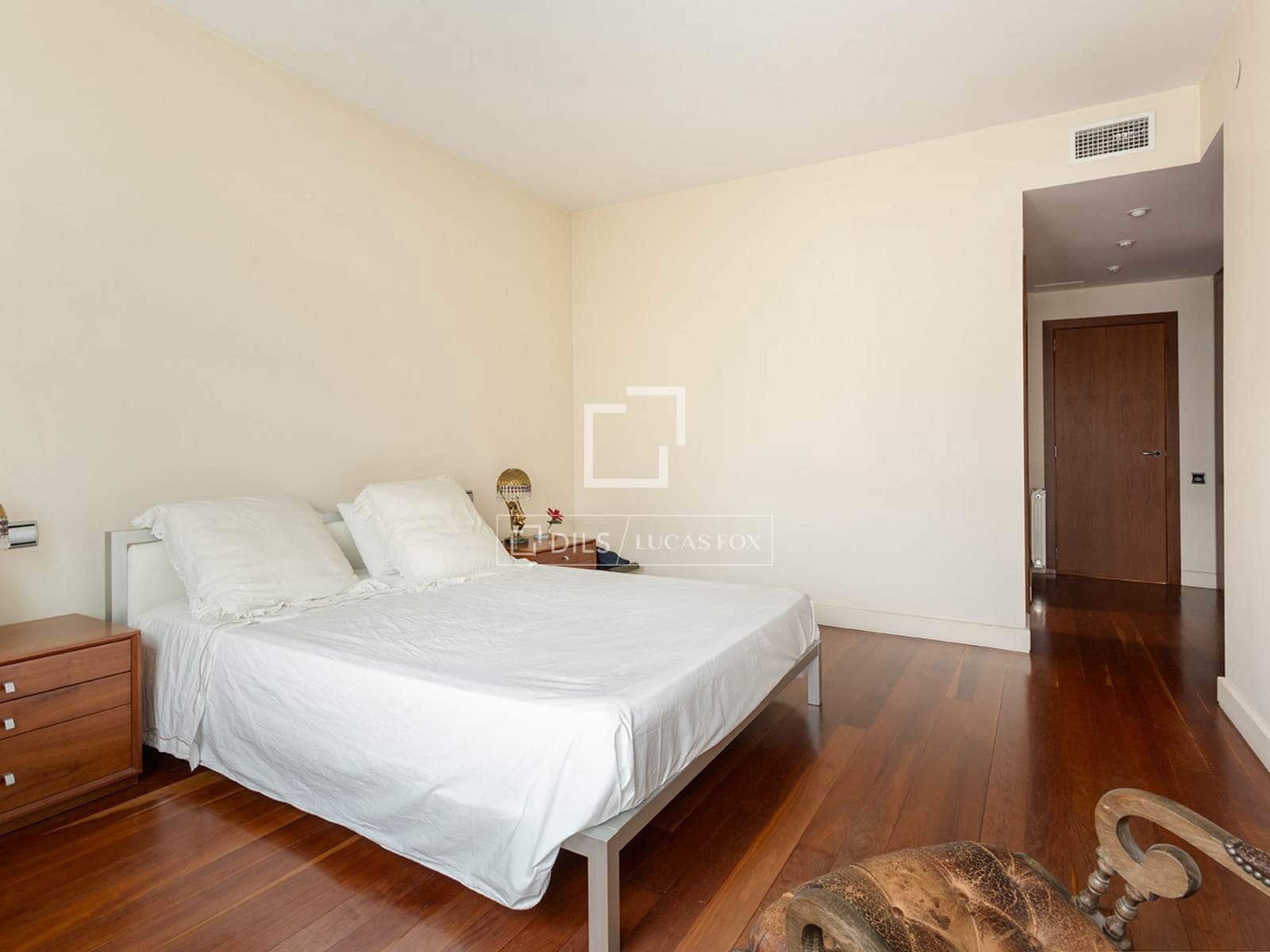 2 slaapkamer Appartement te huur in Barcelona stad met zwembad garage - € 2.868 (Ref: 10154382)