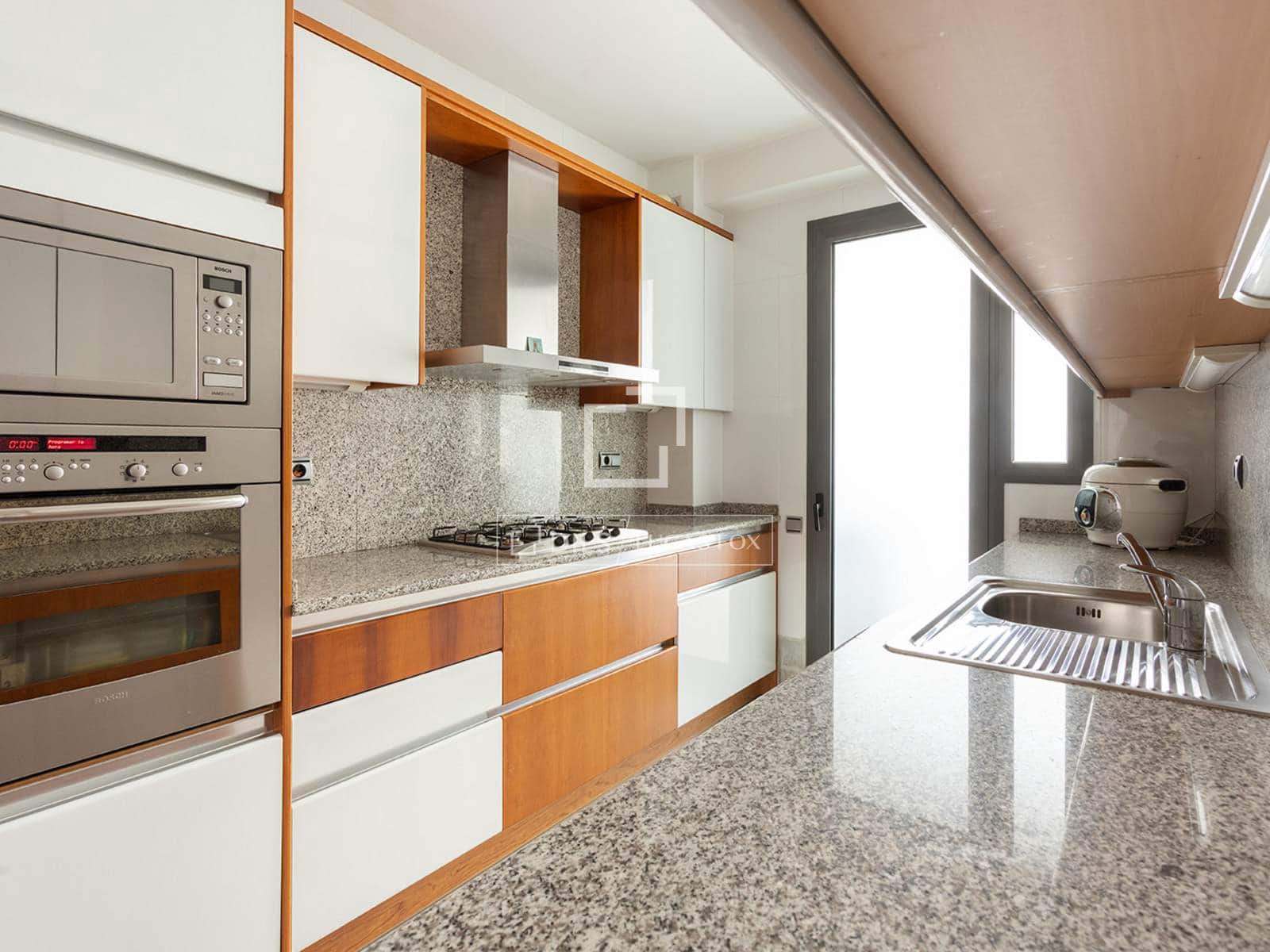 2 slaapkamer Appartement te huur in Barcelona stad met zwembad garage - € 2.868 (Ref: 10154382)