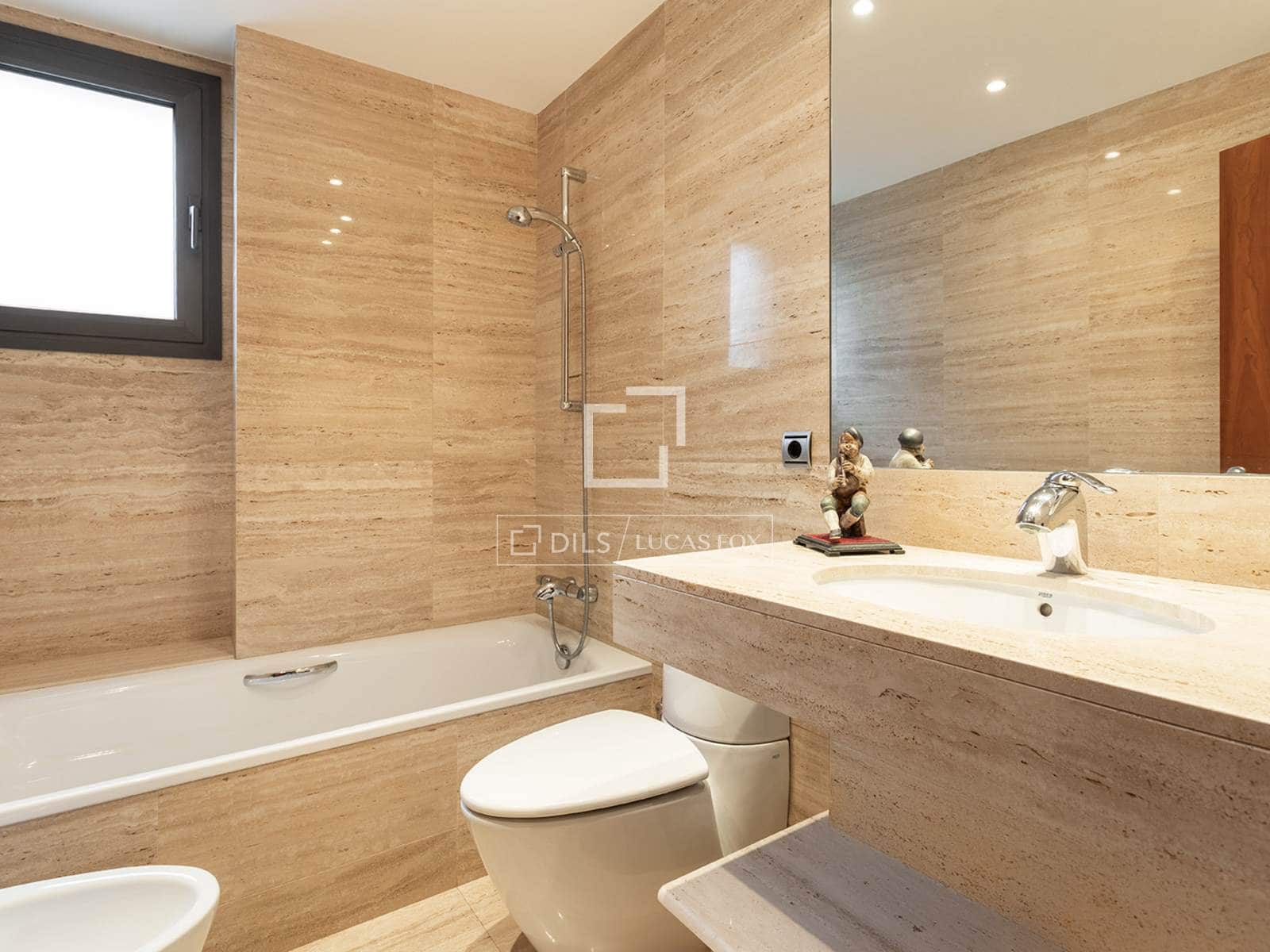 2 slaapkamer Appartement te huur in Barcelona stad met zwembad garage - € 2.868 (Ref: 10154382)