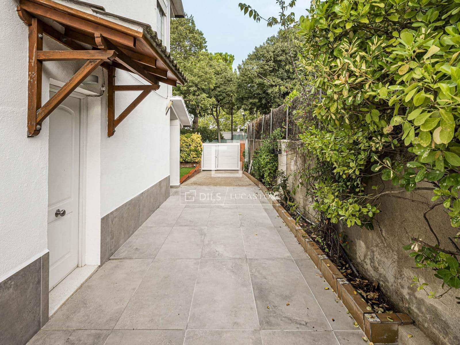 4 soveværelse Villa til salg i Sant Cugat del Valles med swimmingpool garage - € 1.165.000 (Ref: 10155510)