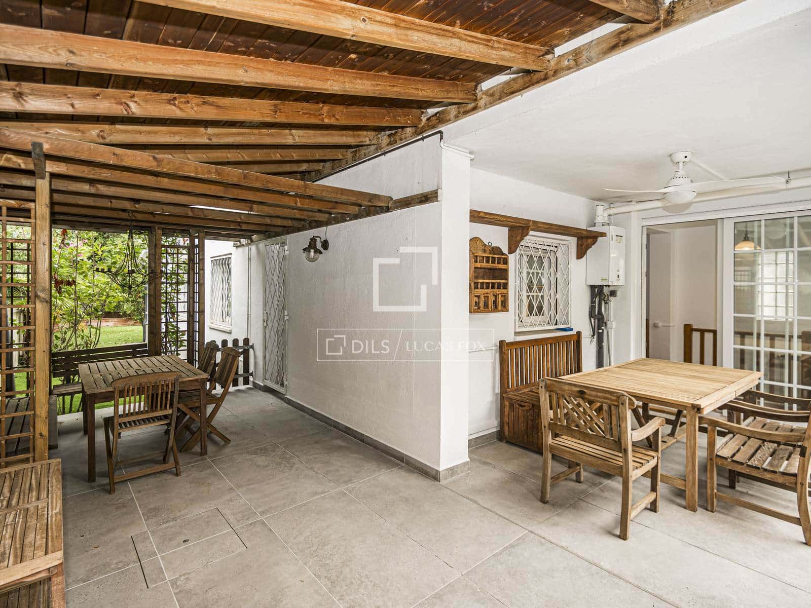 4 soveværelse Villa til salg i Sant Cugat del Valles med swimmingpool garage - € 1.165.000 (Ref: 10155510)