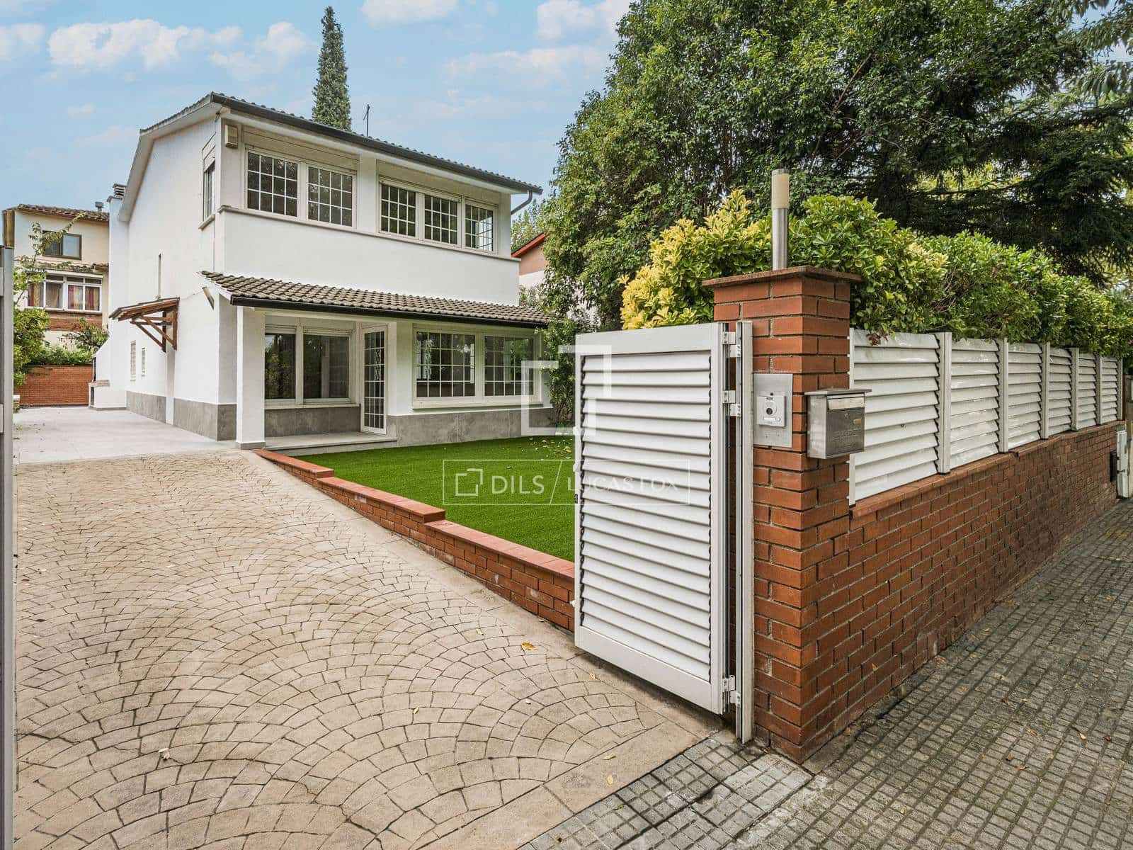 4 soveværelse Villa til salg i Sant Cugat del Valles med swimmingpool garage - € 1.165.000 (Ref: 10155510)