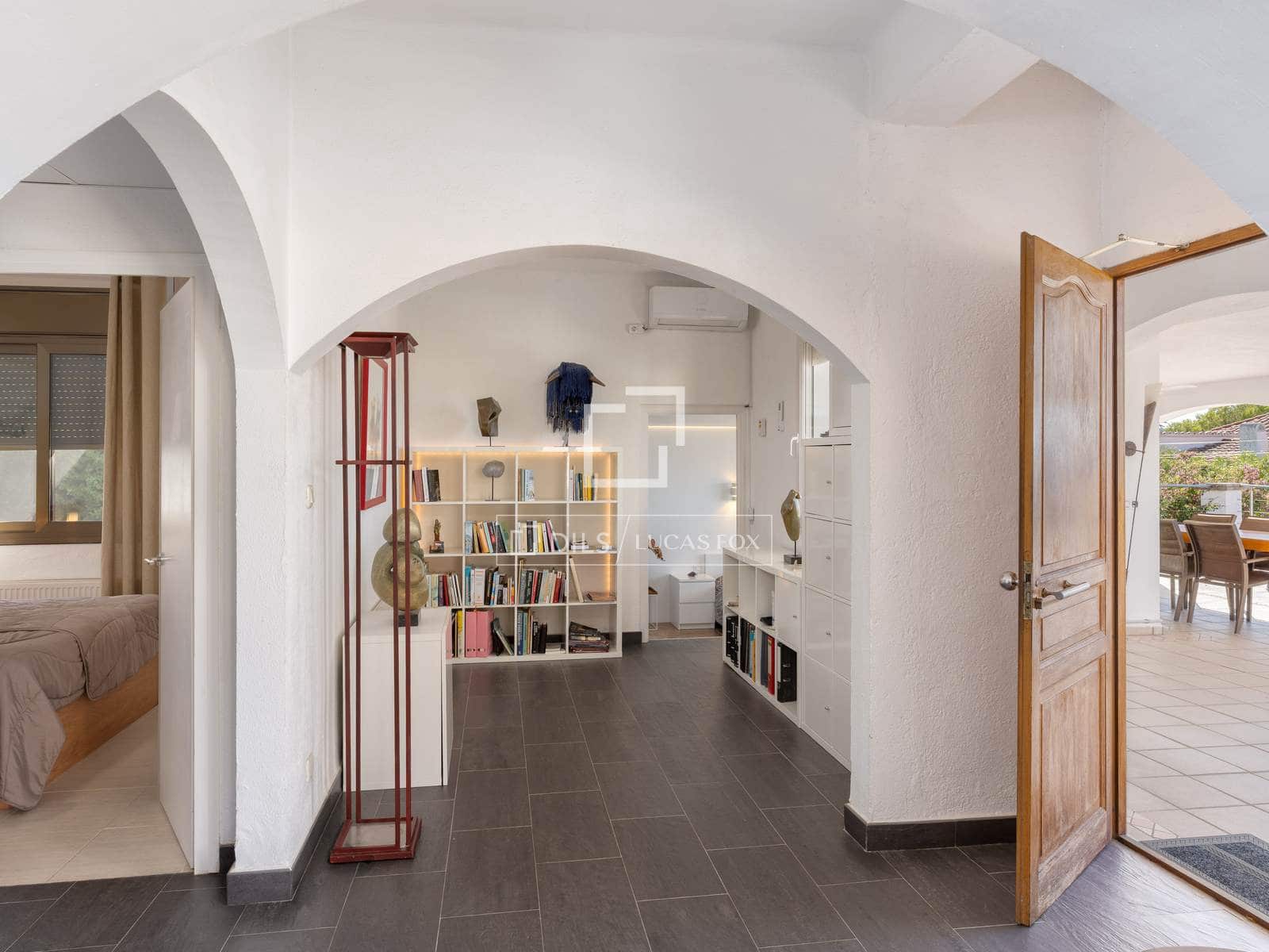 3 bedroom Villa for sale in Roses with pool garage - € 675,000 (Ref: 10155513)