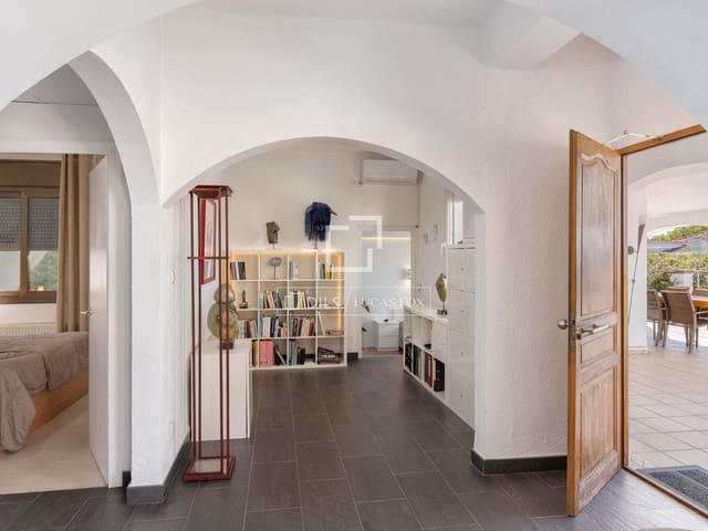 3 soverom Villa til salgs i Roses med svømmebasseng garasje - € 675 000 (Ref: 10155513)