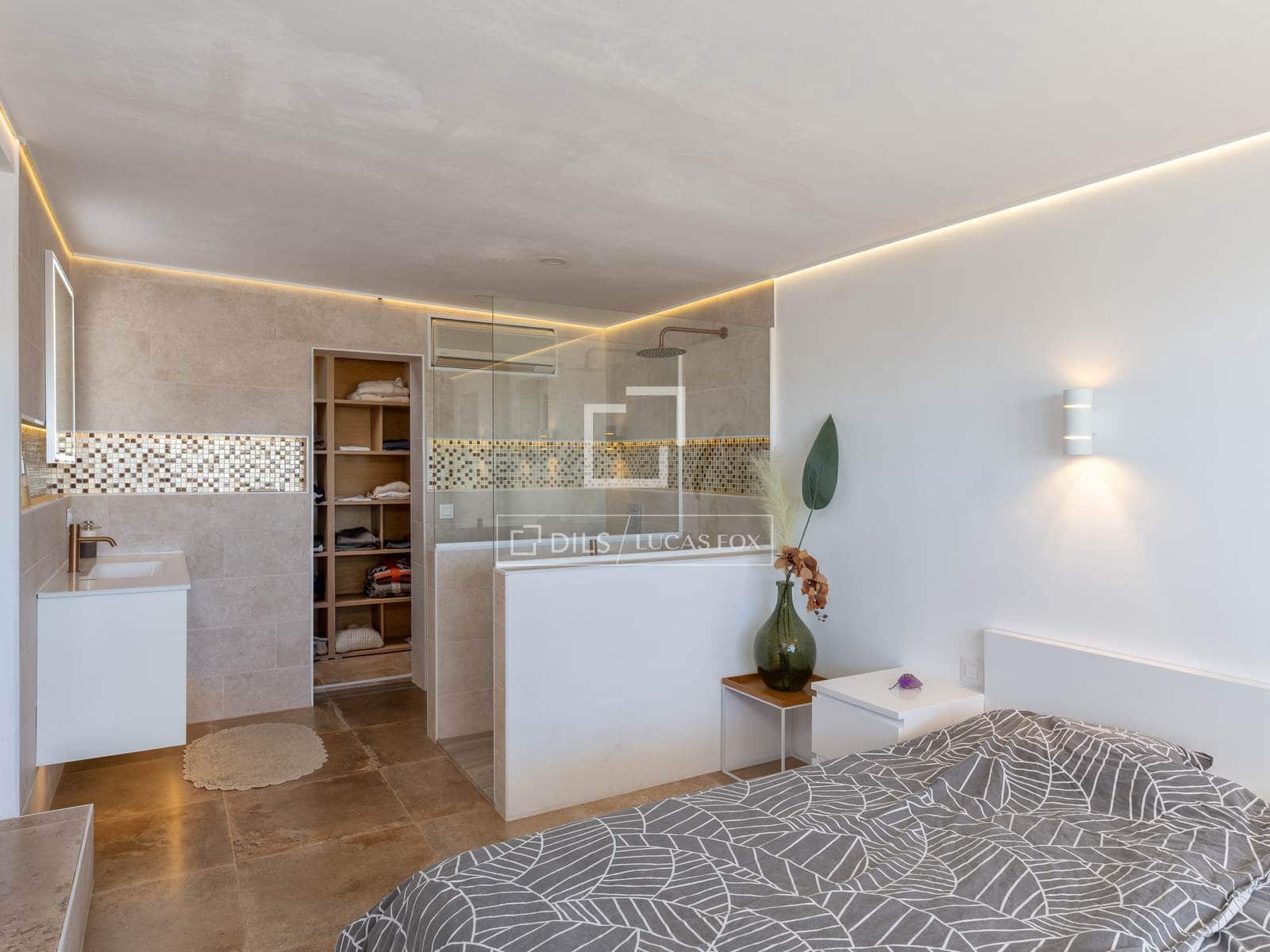 3 bedroom Villa for sale in Roses with pool garage - € 675,000 (Ref: 10155513)