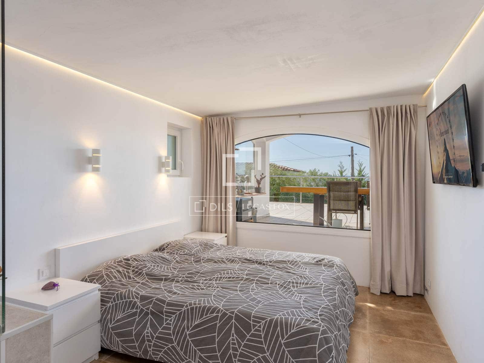 3 bedroom Villa for sale in Roses with pool garage - € 675,000 (Ref: 10155513)