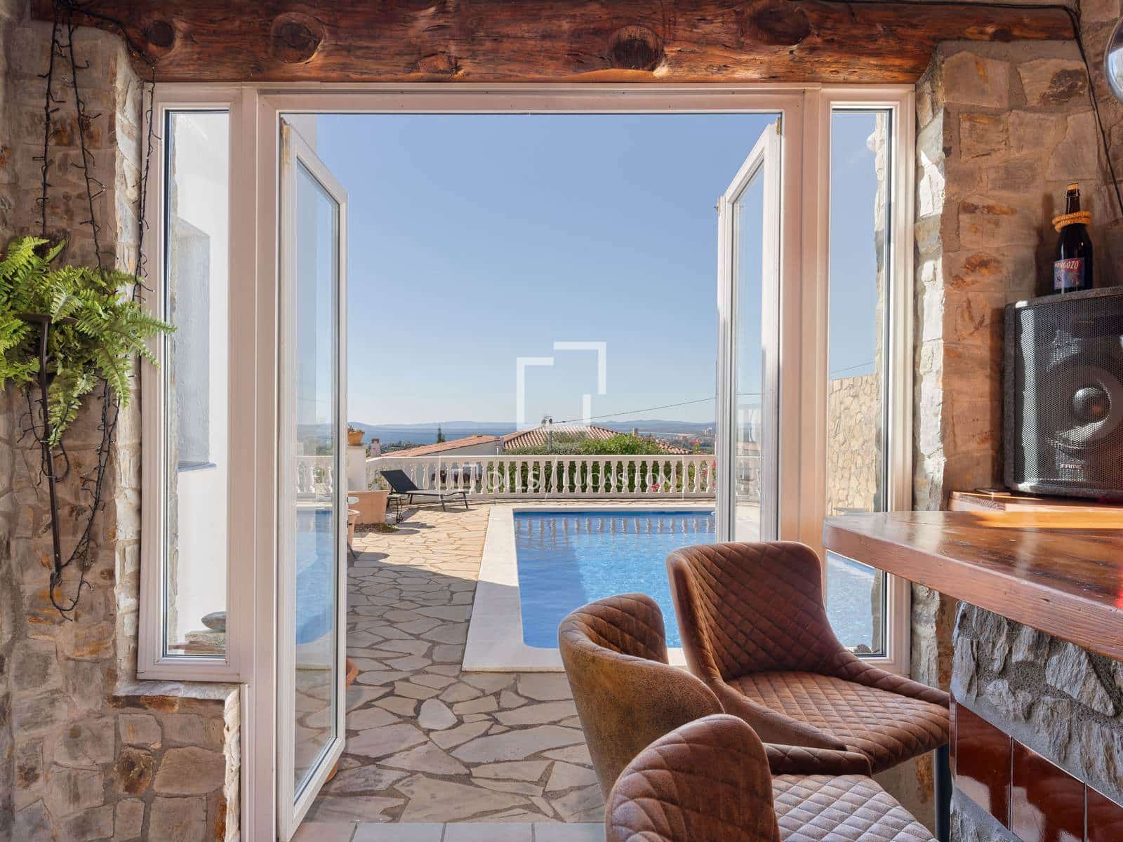 3 bedroom Villa for sale in Roses with pool garage - € 675,000 (Ref: 10155513)