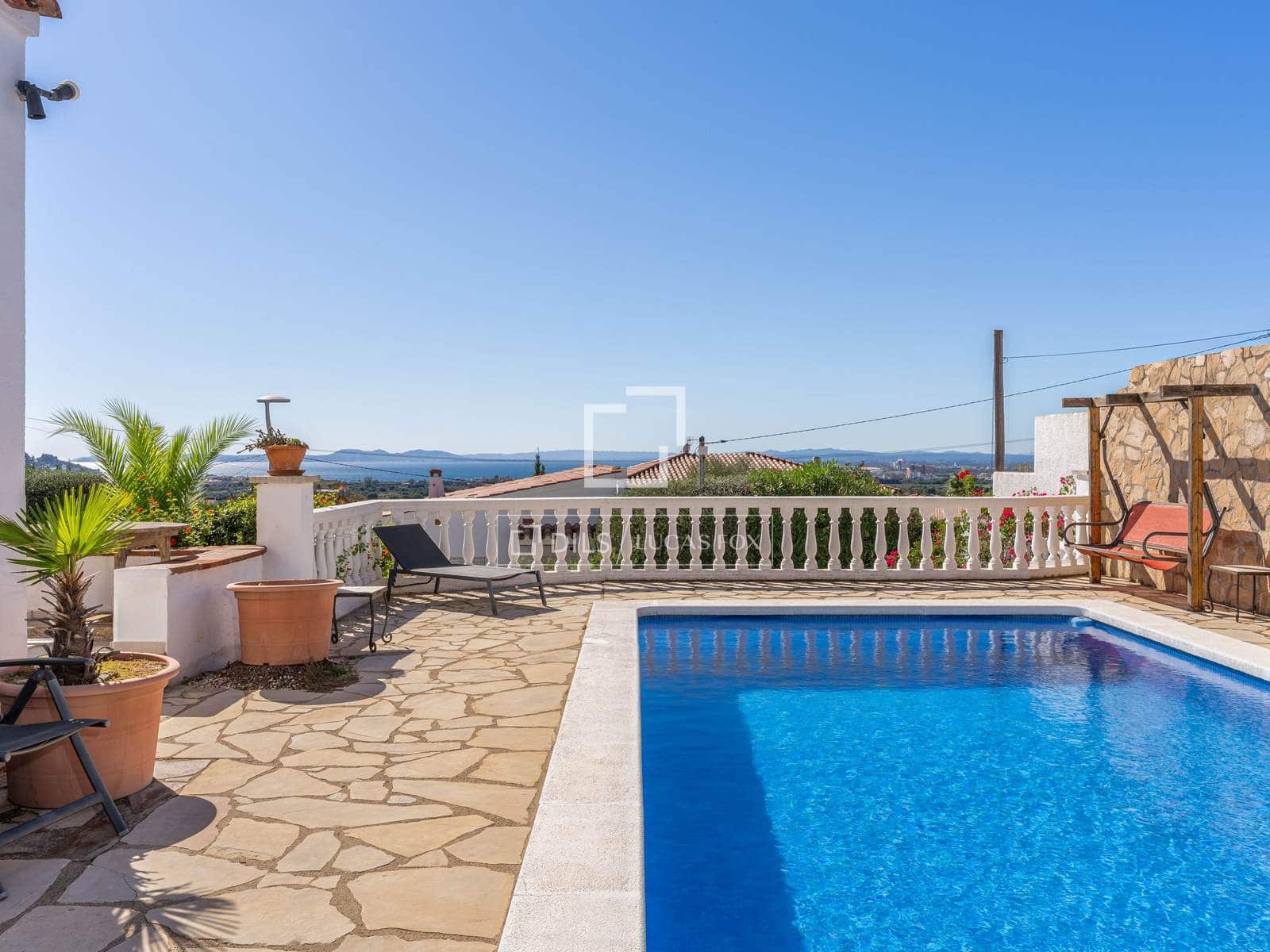 3 bedroom Villa for sale in Roses with pool garage - € 675,000 (Ref: 10155513)