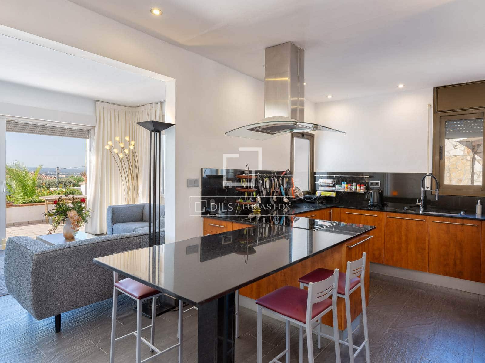 3 bedroom Villa for sale in Roses with pool garage - € 675,000 (Ref: 10155513)