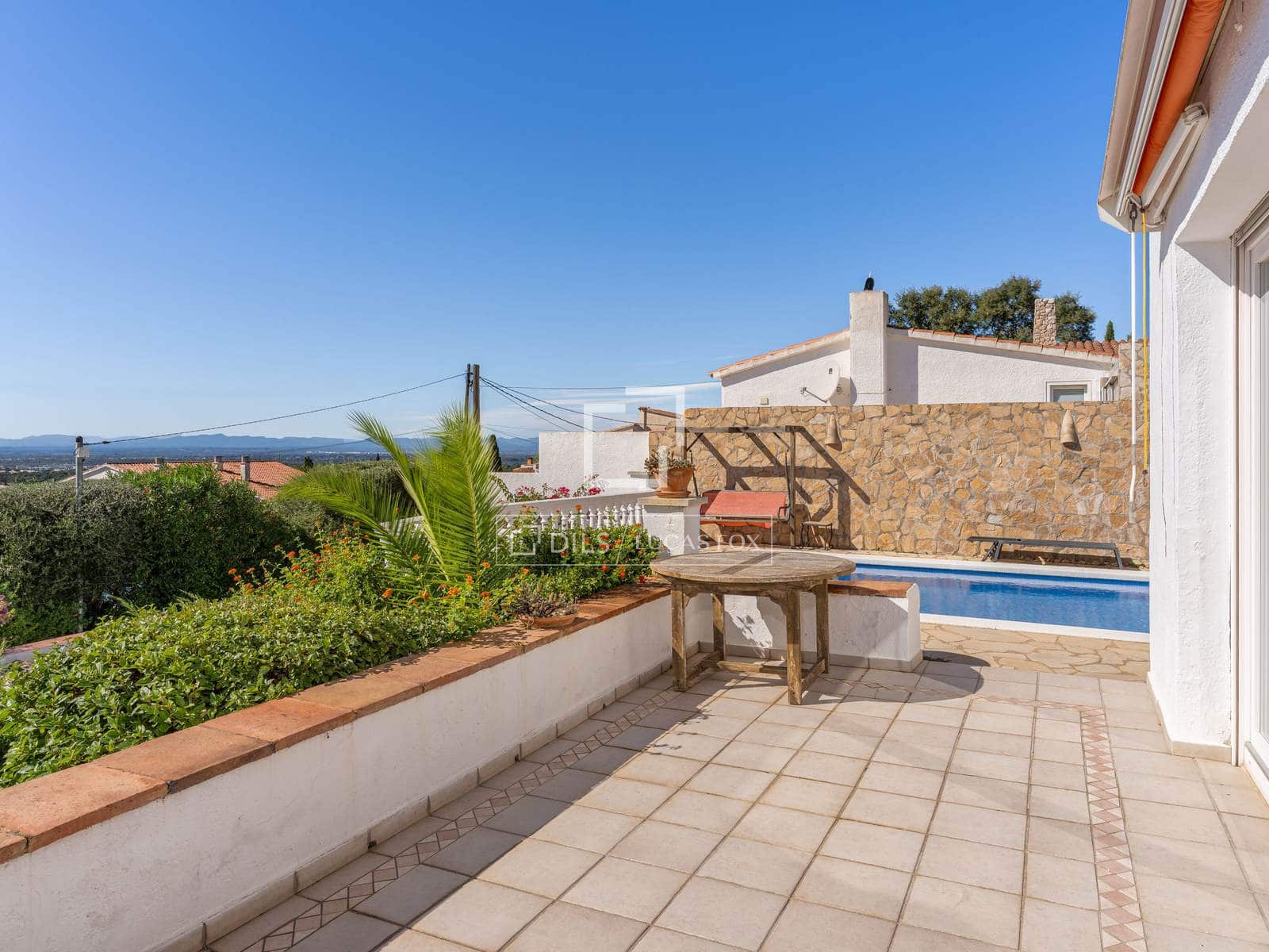 3 bedroom Villa for sale in Roses with pool garage - € 675,000 (Ref: 10155513)