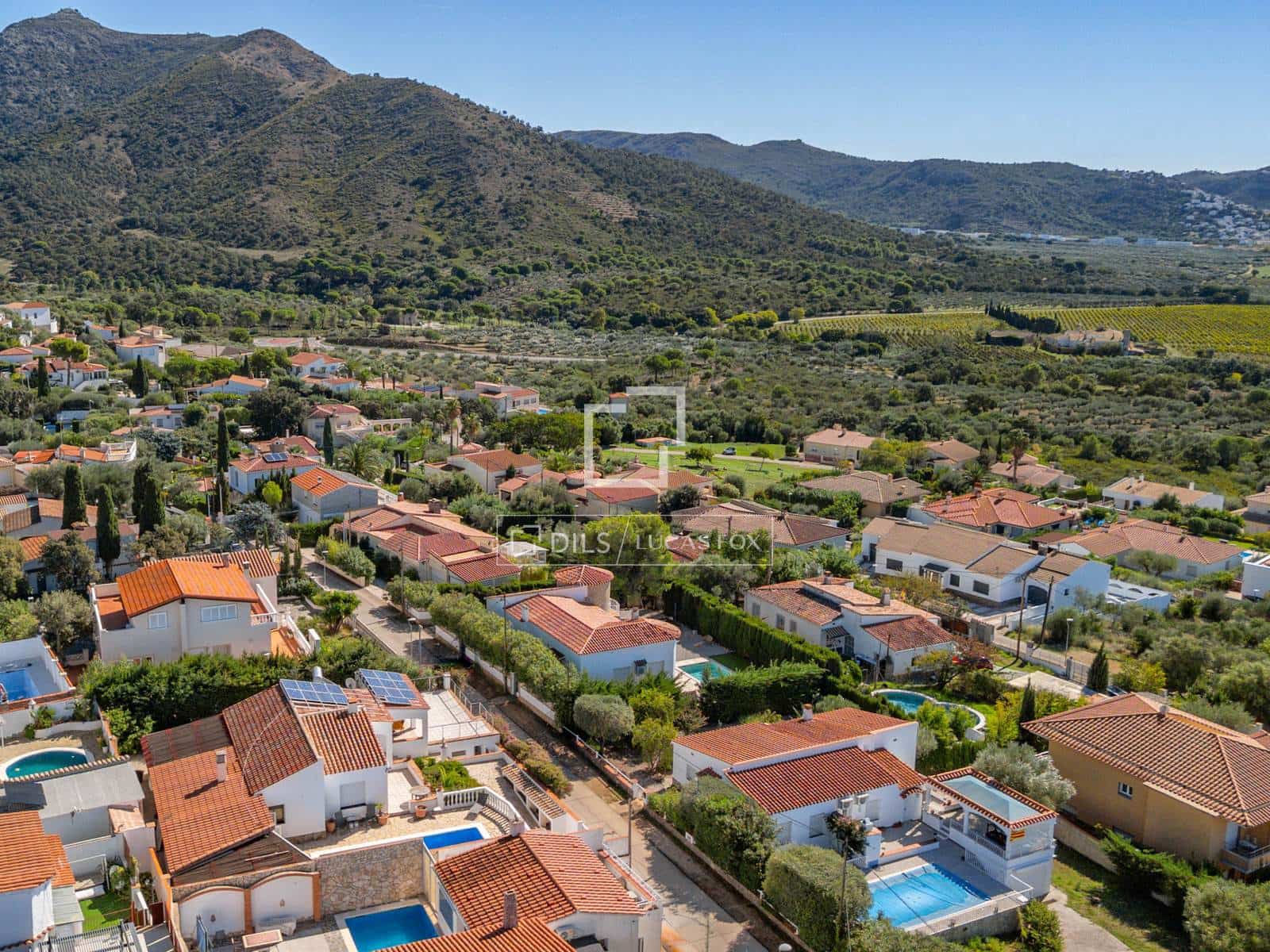 3 bedroom Villa for sale in Roses with pool garage - € 675,000 (Ref: 10155513)