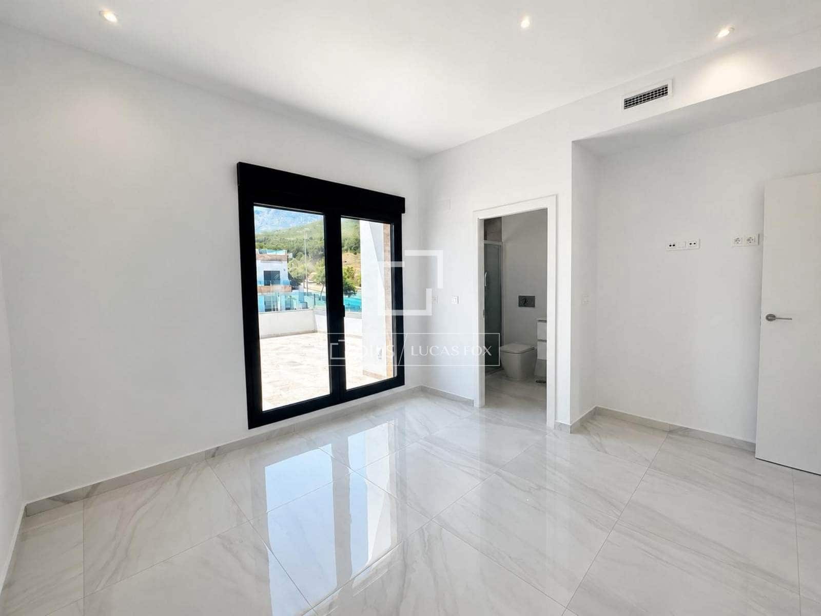 3 bedroom Villa for sale in Polop with pool garage - € 469,000 (Ref: 10156780)