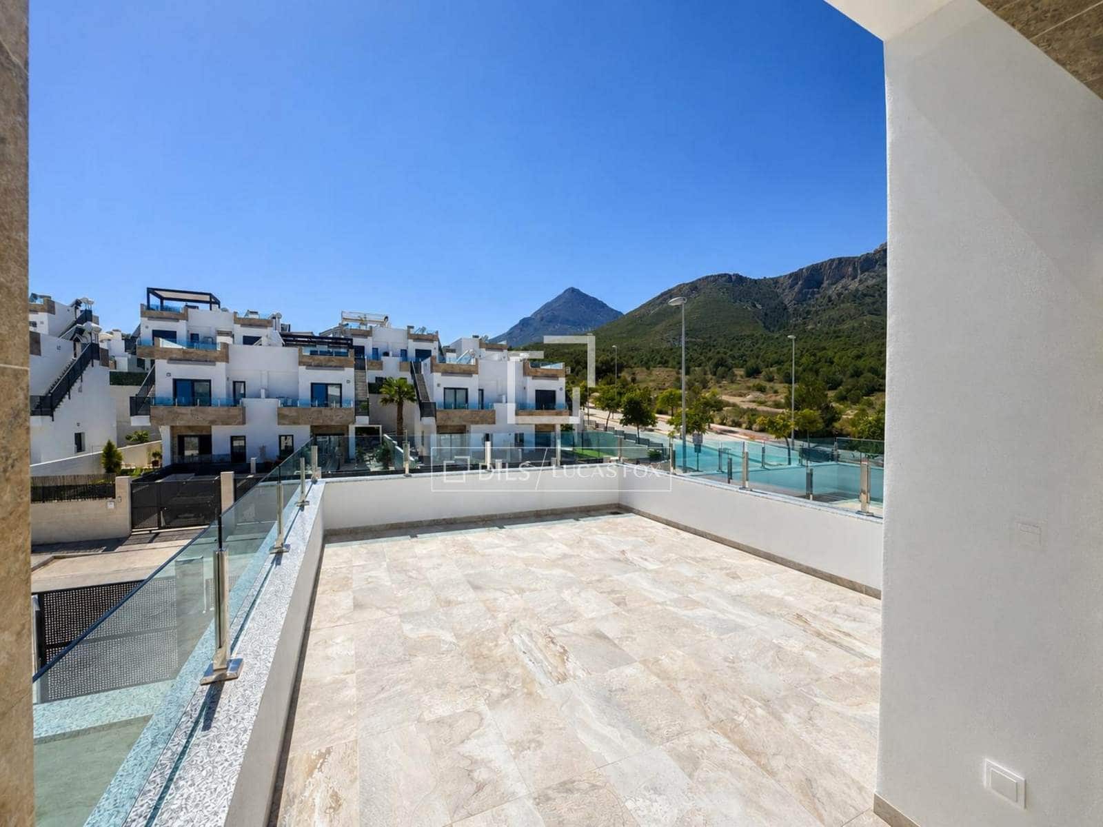 3 bedroom Villa for sale in Polop with pool garage - € 469,000 (Ref: 10156780)