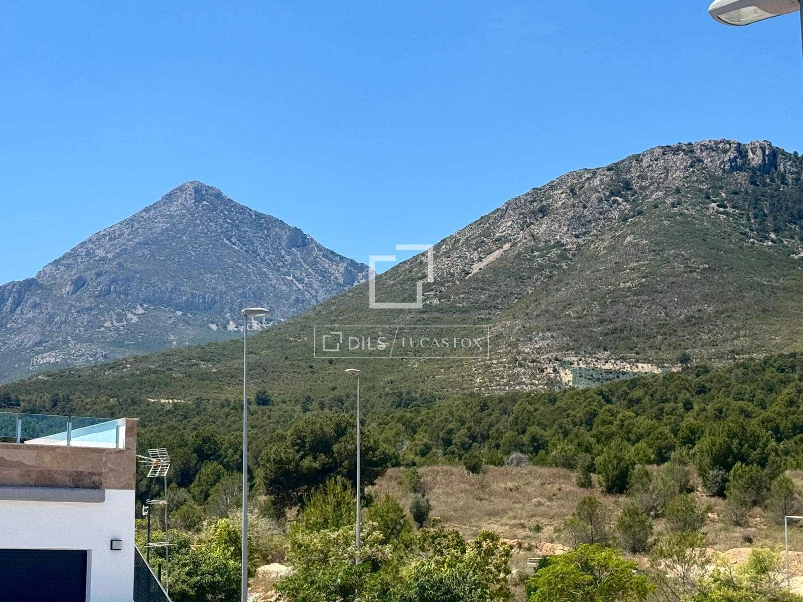 3 bedroom Villa for sale in Polop with pool garage - € 469,000 (Ref: 10156780)