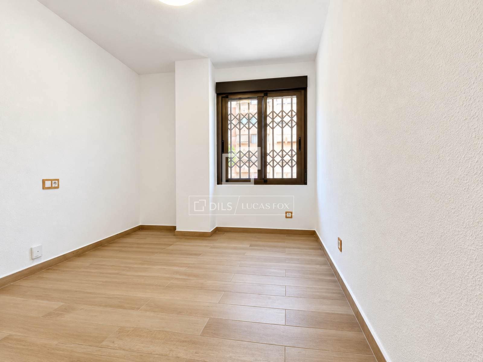 4 camera da letto Appartamento da affittare in Alicante citta con piscina garage - 1.300 € (Rif: 10156916)