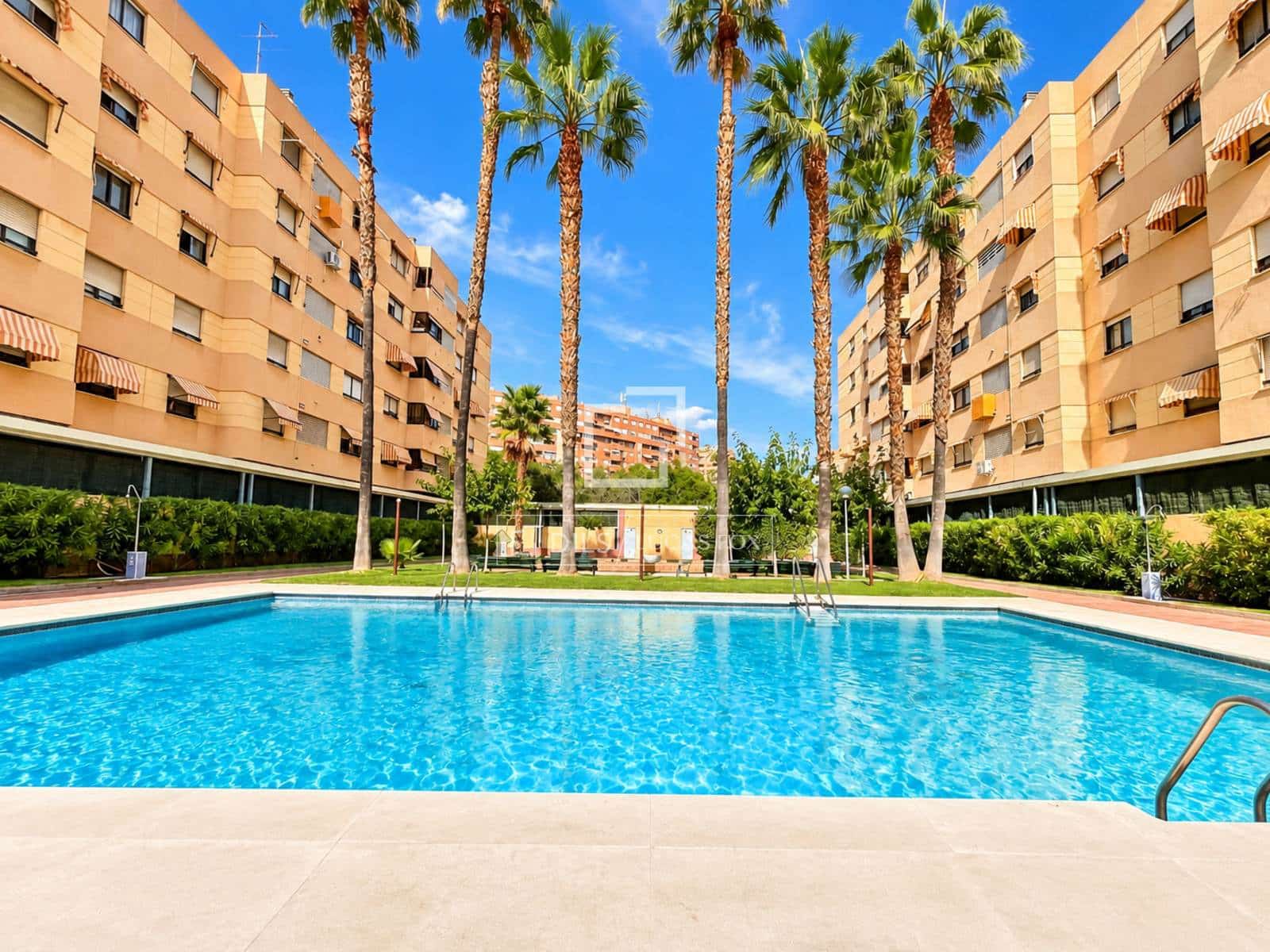4 camera da letto Appartamento da affittare in Alicante citta con piscina garage - 1.300 € (Rif: 10156916)