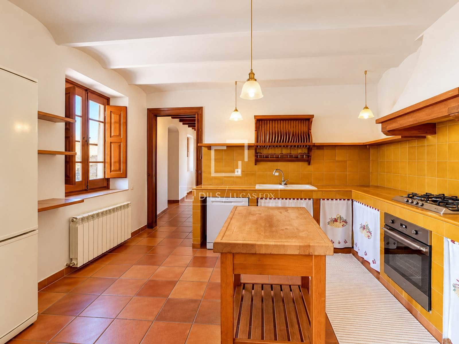 5 bedroom Finca/Country House for sale in Torrelles de Foix with pool garage - € 650,000 (Ref: 10158084)