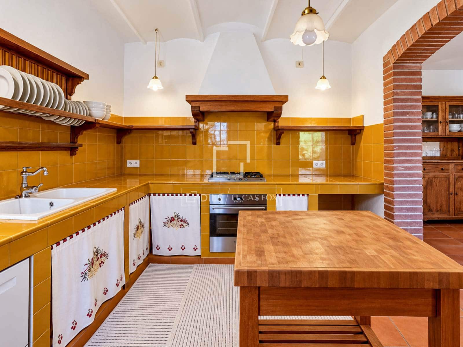 5 bedroom Finca/Country House for sale in Torrelles de Foix with pool garage - € 650,000 (Ref: 10158084)