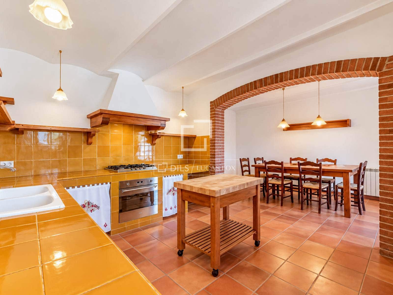 5 bedroom Finca/Country House for sale in Torrelles de Foix with pool garage - € 650,000 (Ref: 10158084)
