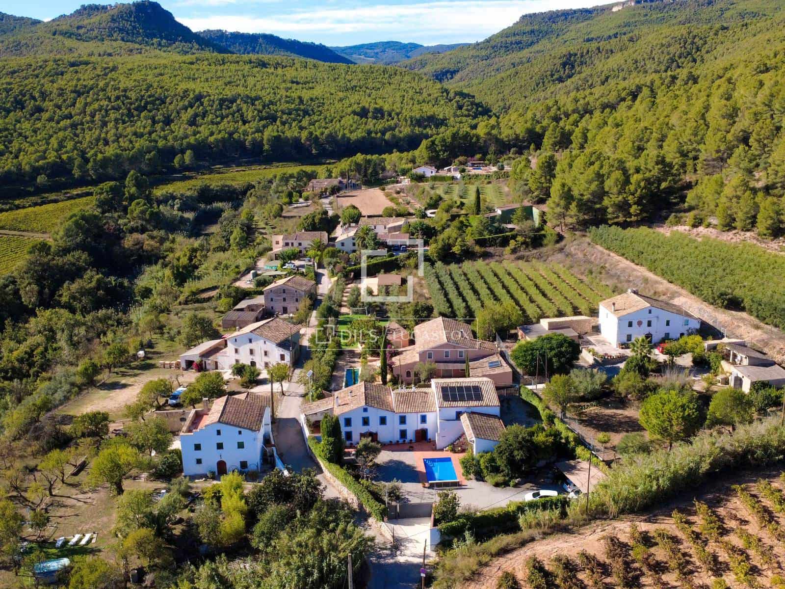 5 bedroom Finca/Country House for sale in Torrelles de Foix with pool garage - € 650,000 (Ref: 10158084)