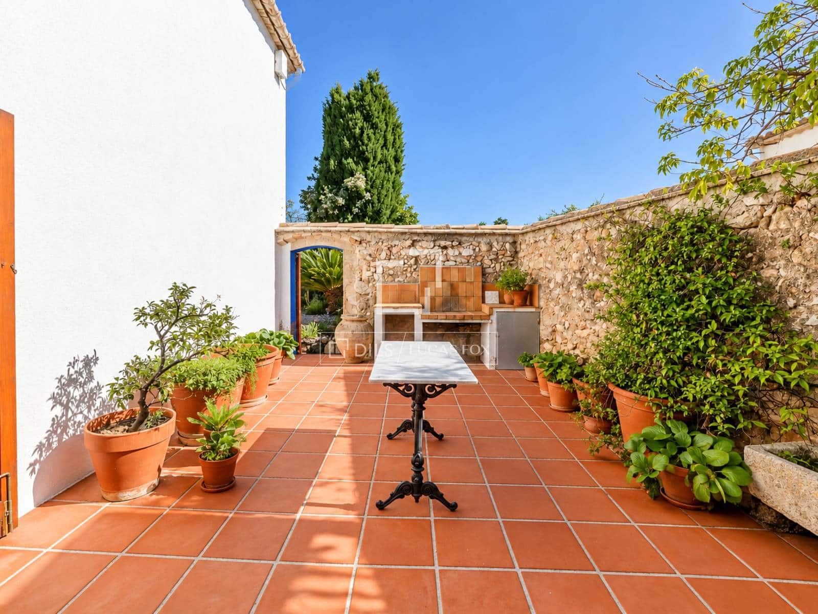 5 bedroom Finca/Country House for sale in Torrelles de Foix with pool garage - € 650,000 (Ref: 10158084)