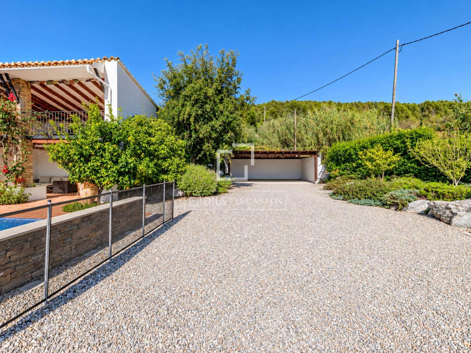 5 bedroom Finca/Country House for sale in Torrelles de Foix with pool garage - € 650,000 (Ref: 10158084)