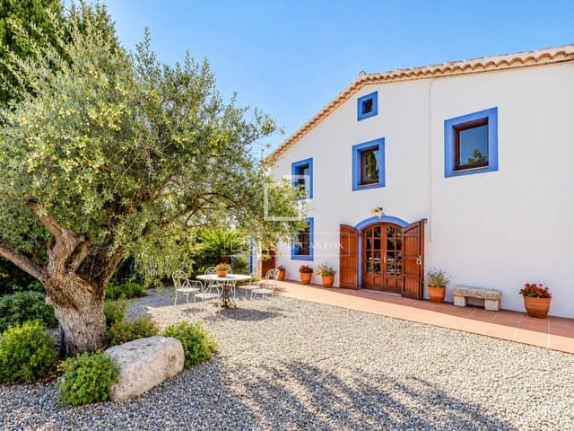 5 bedroom Finca/Country House for sale in Torrelles de Foix with pool garage - € 650,000 (Ref: 10158084)