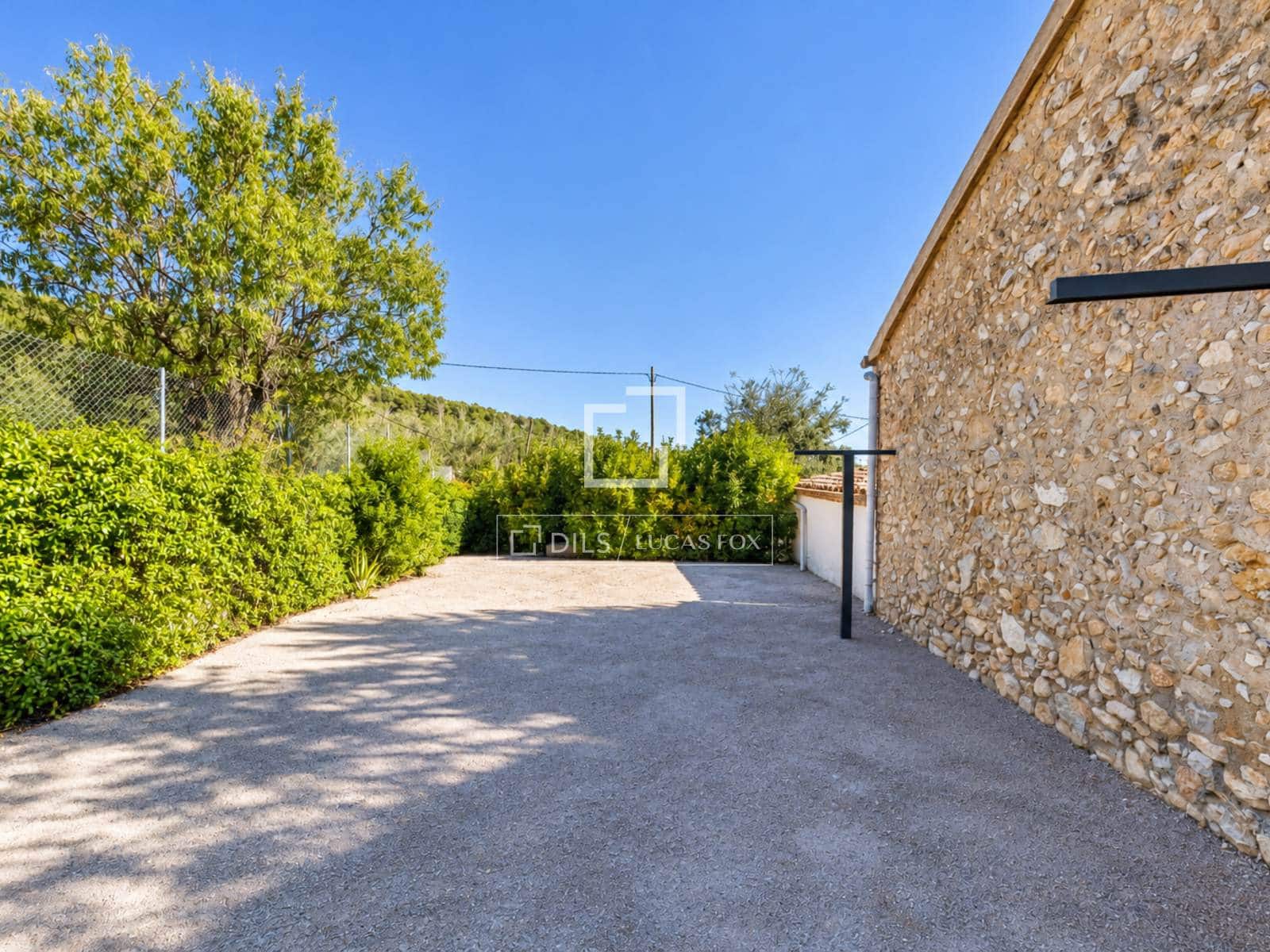 5 bedroom Finca/Country House for sale in Torrelles de Foix with pool garage - € 650,000 (Ref: 10158084)