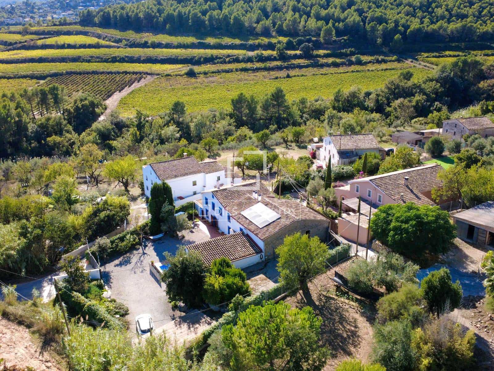5 bedroom Finca/Country House for sale in Torrelles de Foix with pool garage - € 650,000 (Ref: 10158084)