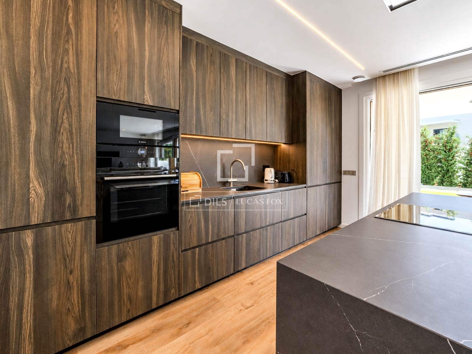 5 bedroom Villa for sale in Sitges with pool garage - € 2,890,000 (Ref: 10158315)
