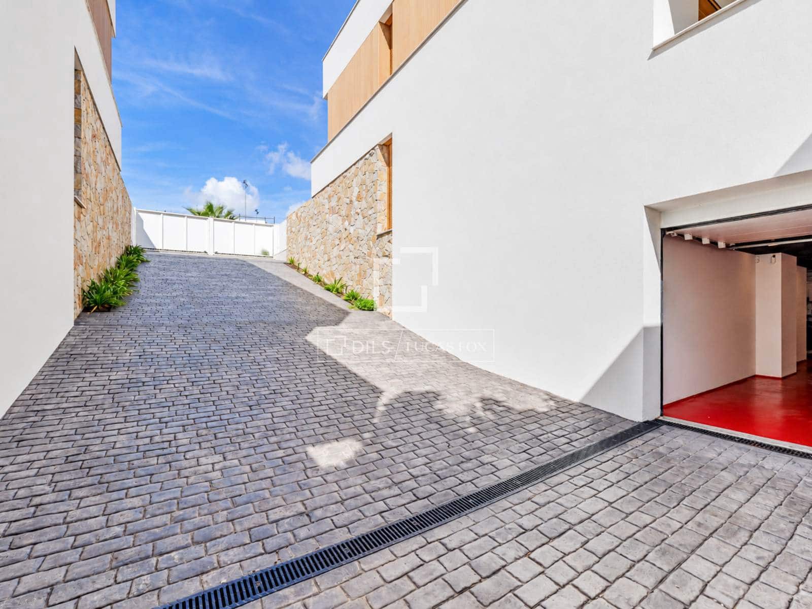 5 bedroom Villa for sale in Sitges with pool garage - € 2,890,000 (Ref: 10158315)