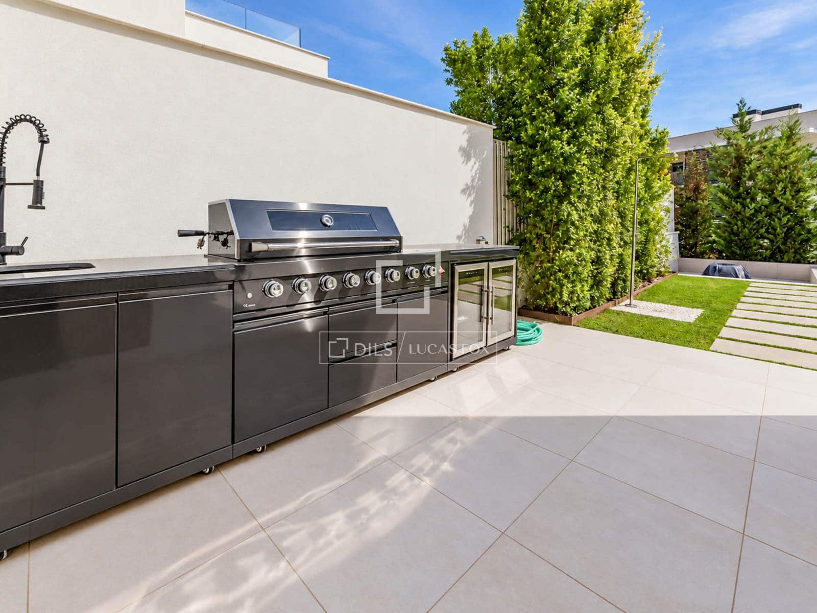 5 bedroom Villa for sale in Sitges with pool garage - € 2,890,000 (Ref: 10158315)