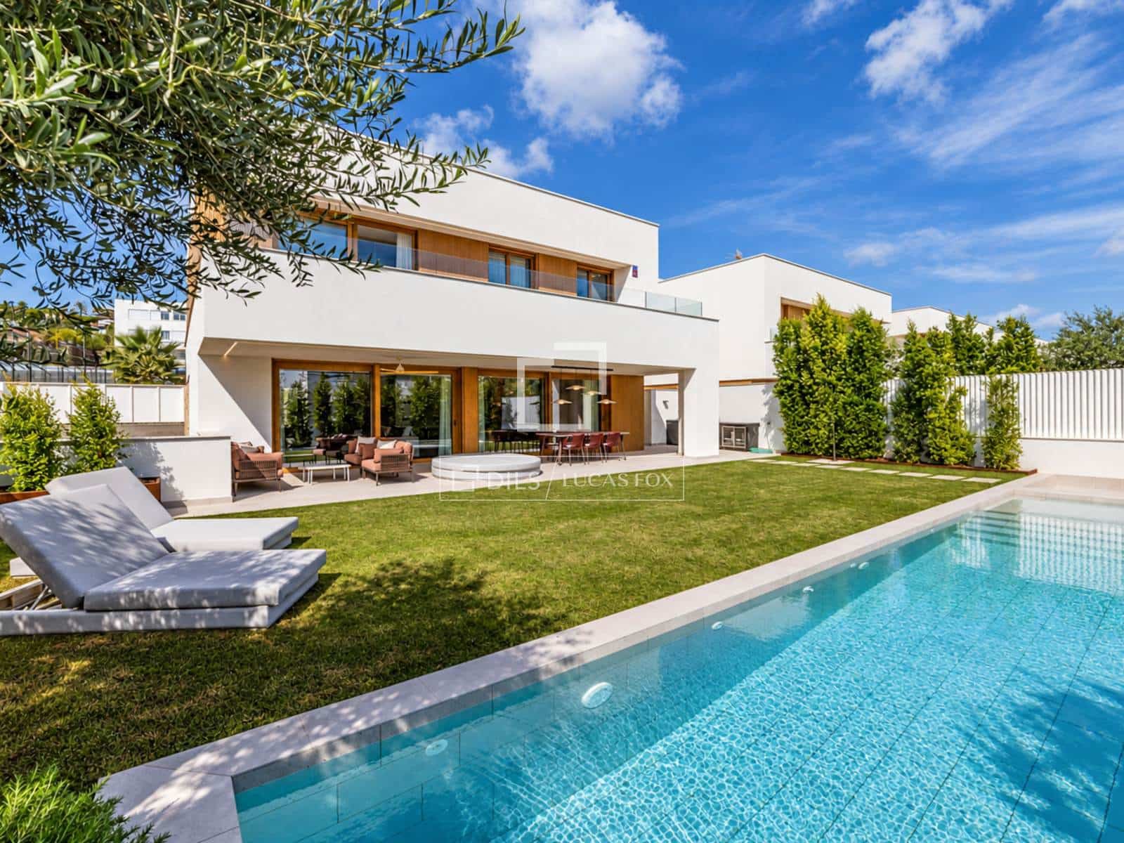 5 bedroom Villa for sale in Sitges with pool garage - € 2,890,000 (Ref: 10158315)