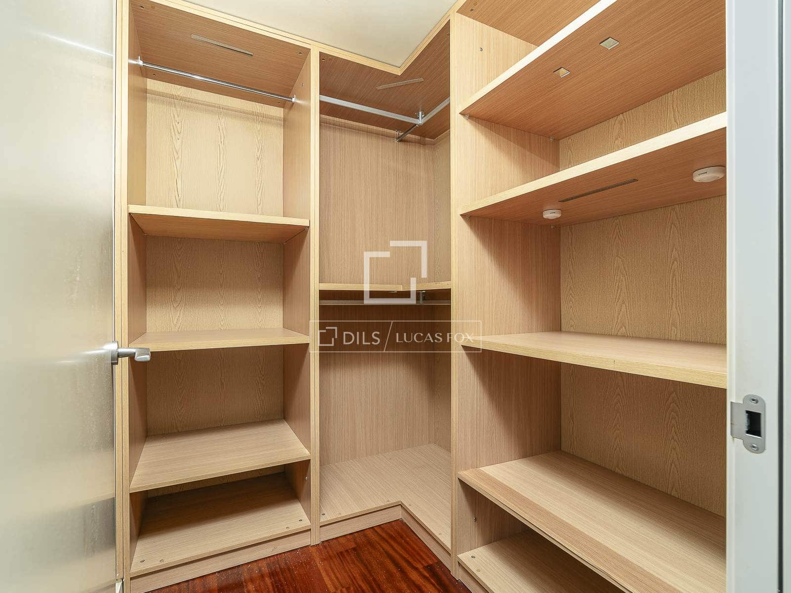 4 soverom Leilighet til salgs i Barcelona by med svømmebasseng garasje - € 1 430 000 (Ref: 10158316)