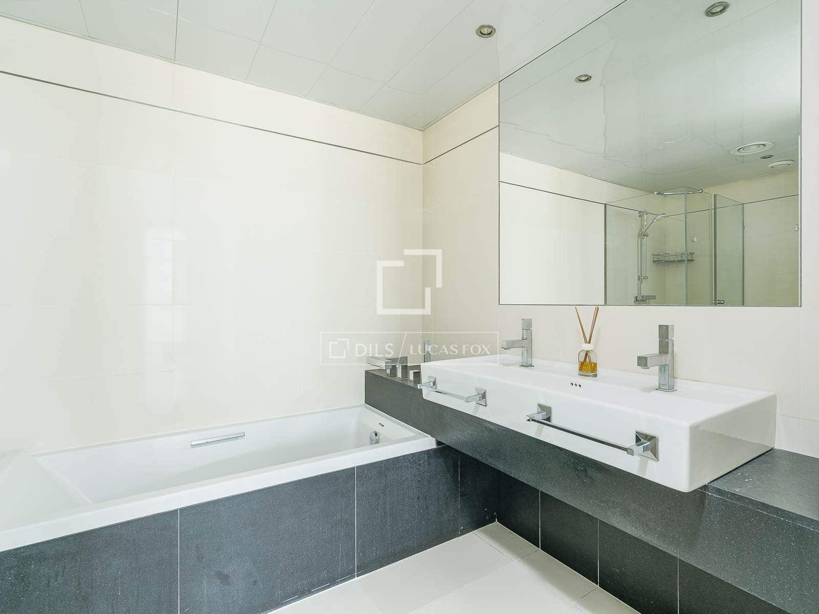 4 soverom Leilighet til salgs i Barcelona by med svømmebasseng garasje - € 1 430 000 (Ref: 10158316)