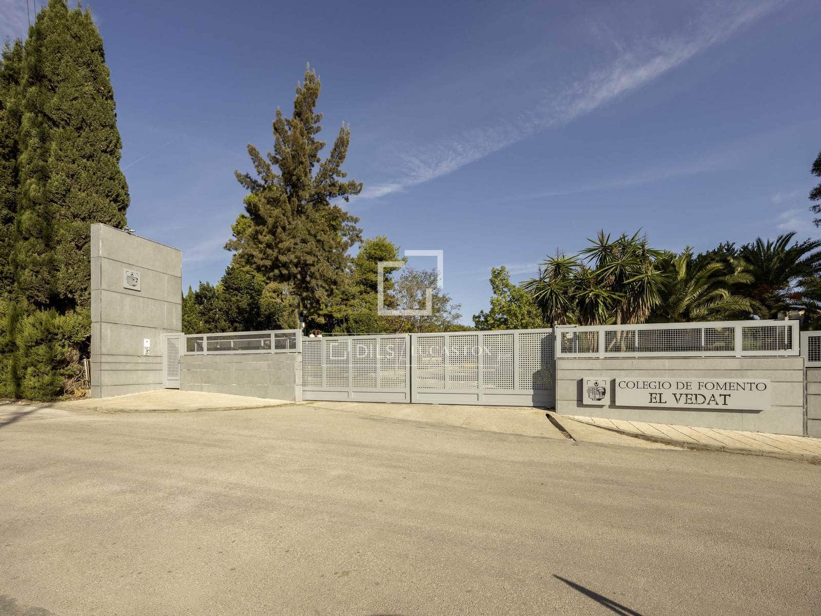 5 bedroom Villa for sale in Torrent with pool garage - € 639,450 (Ref: 10158672)